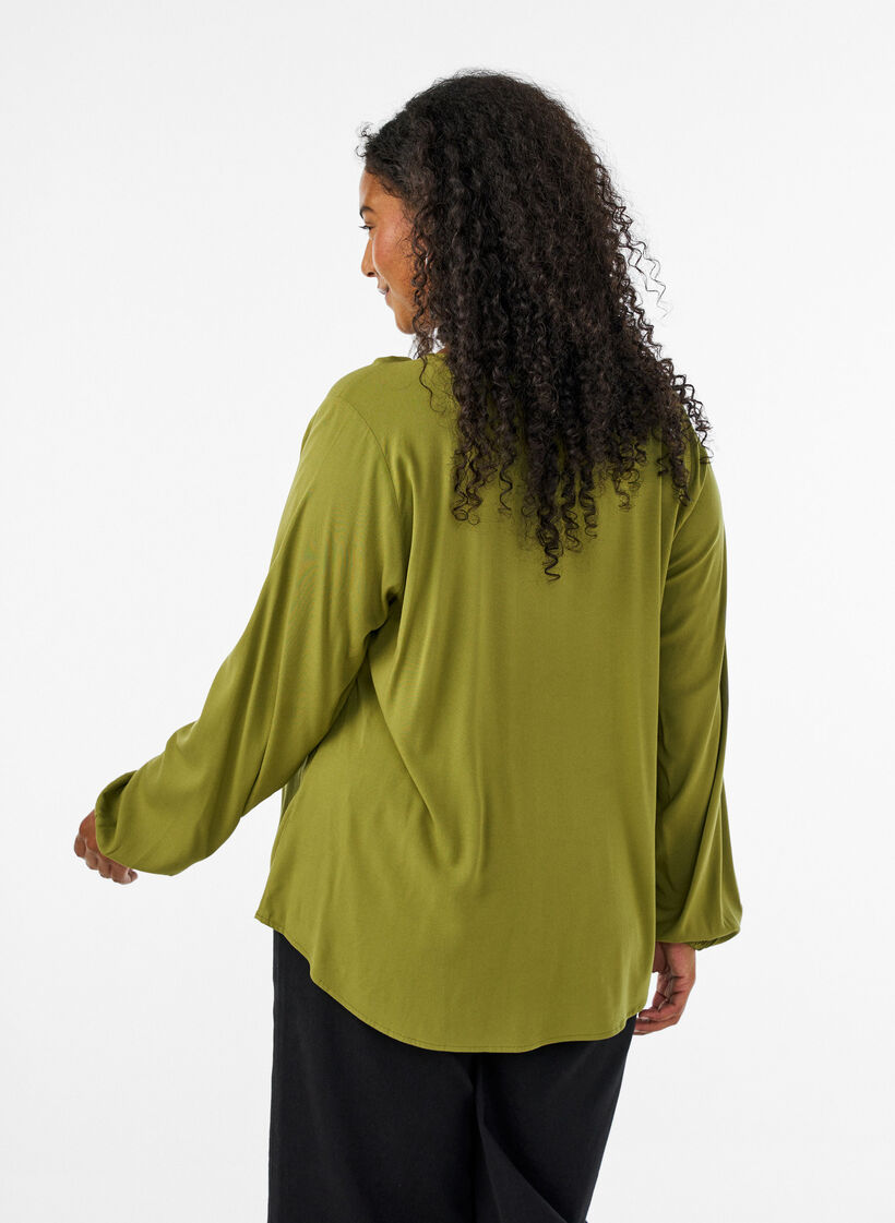 Bluse aus Viskose mit V-Ausschnitt und langen &Auml;rmeln, Gr&uuml;n, Model image number 2