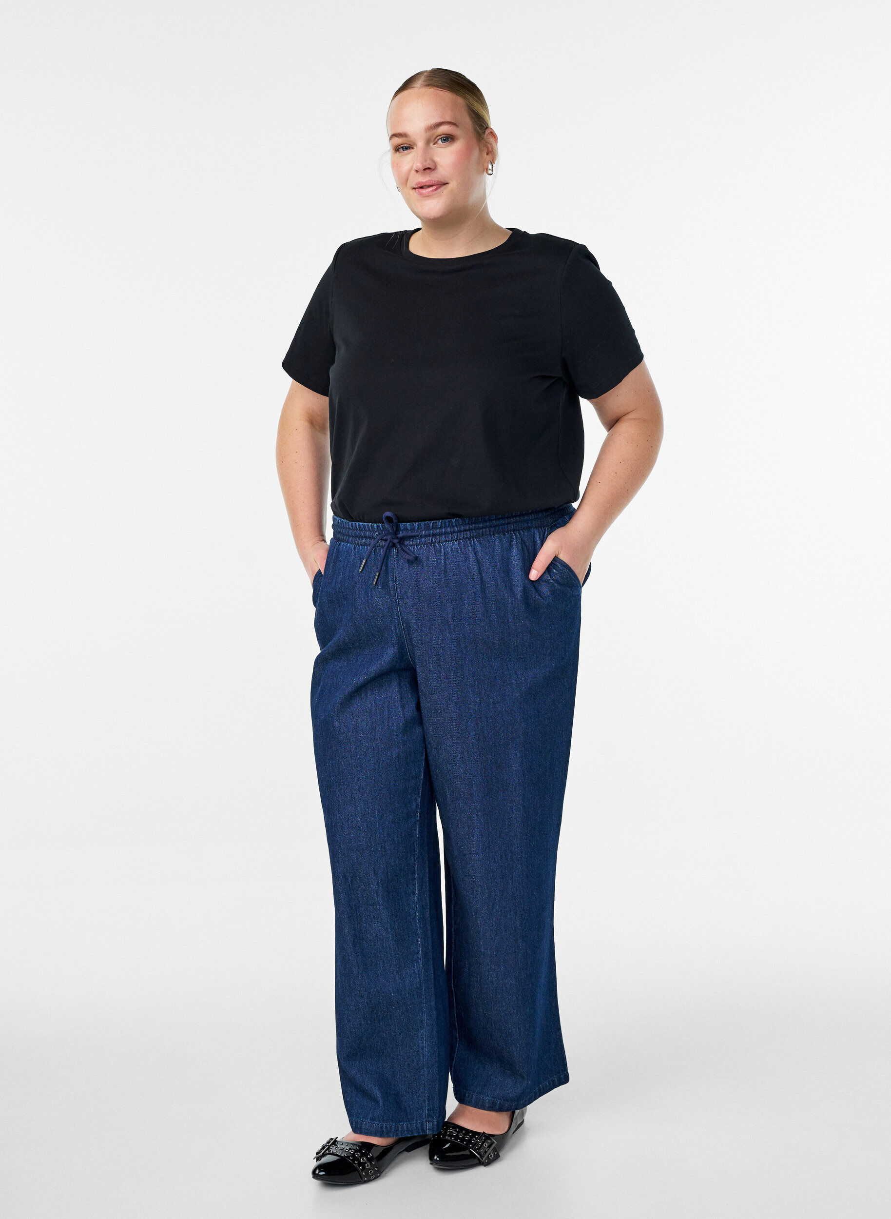 ZizziBasic-T-Shirt aus Baumwolle mit Schulterpolstern, Schwarz, Model image number 1