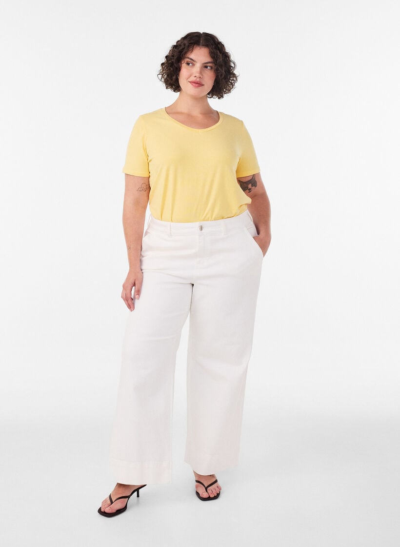 Einfarbiges basic T-Shirt aus Baumwolle, Gelb, Model image number 1