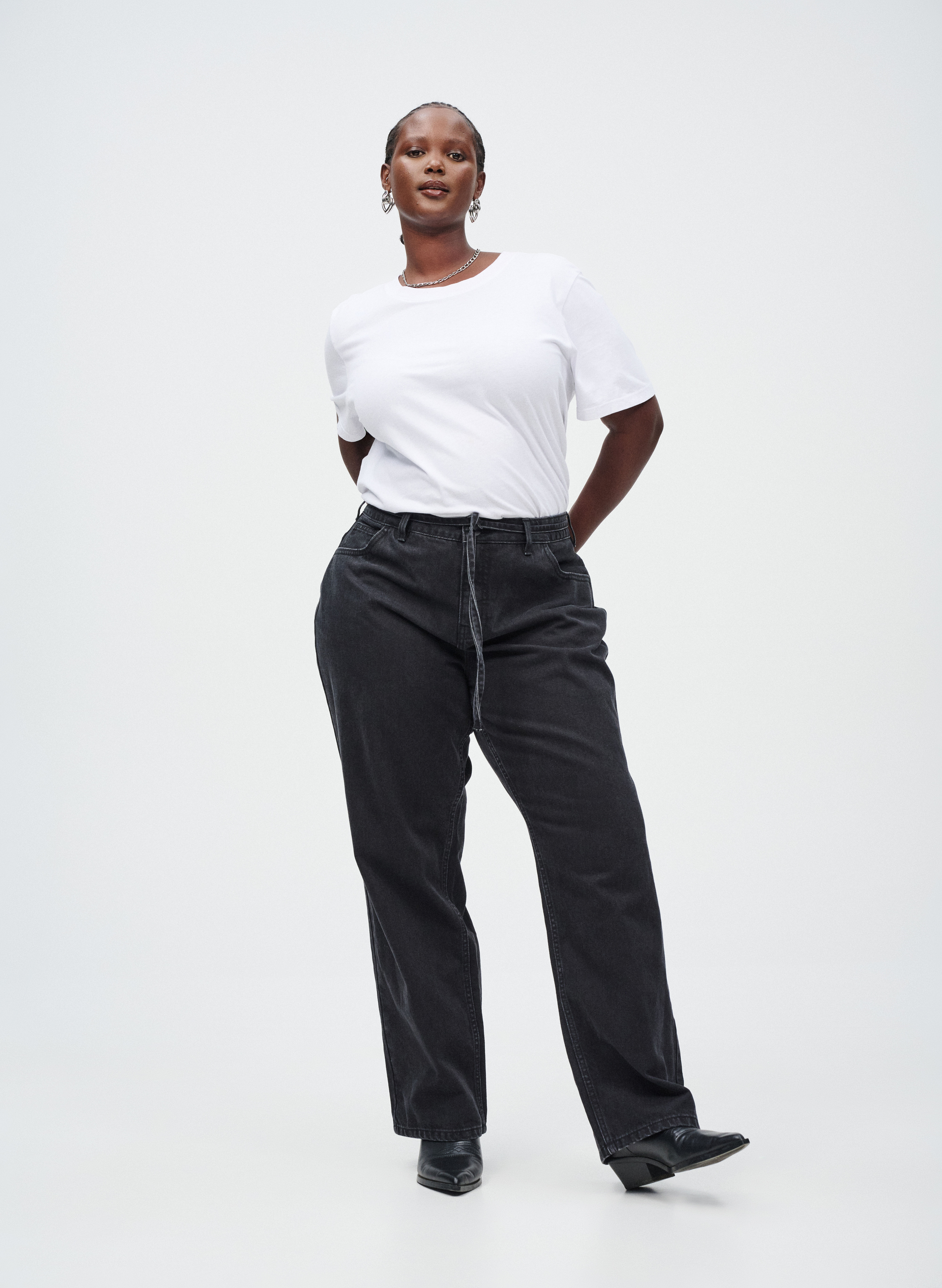 Jeans mit Schn&uuml;rsenkeln, , Model