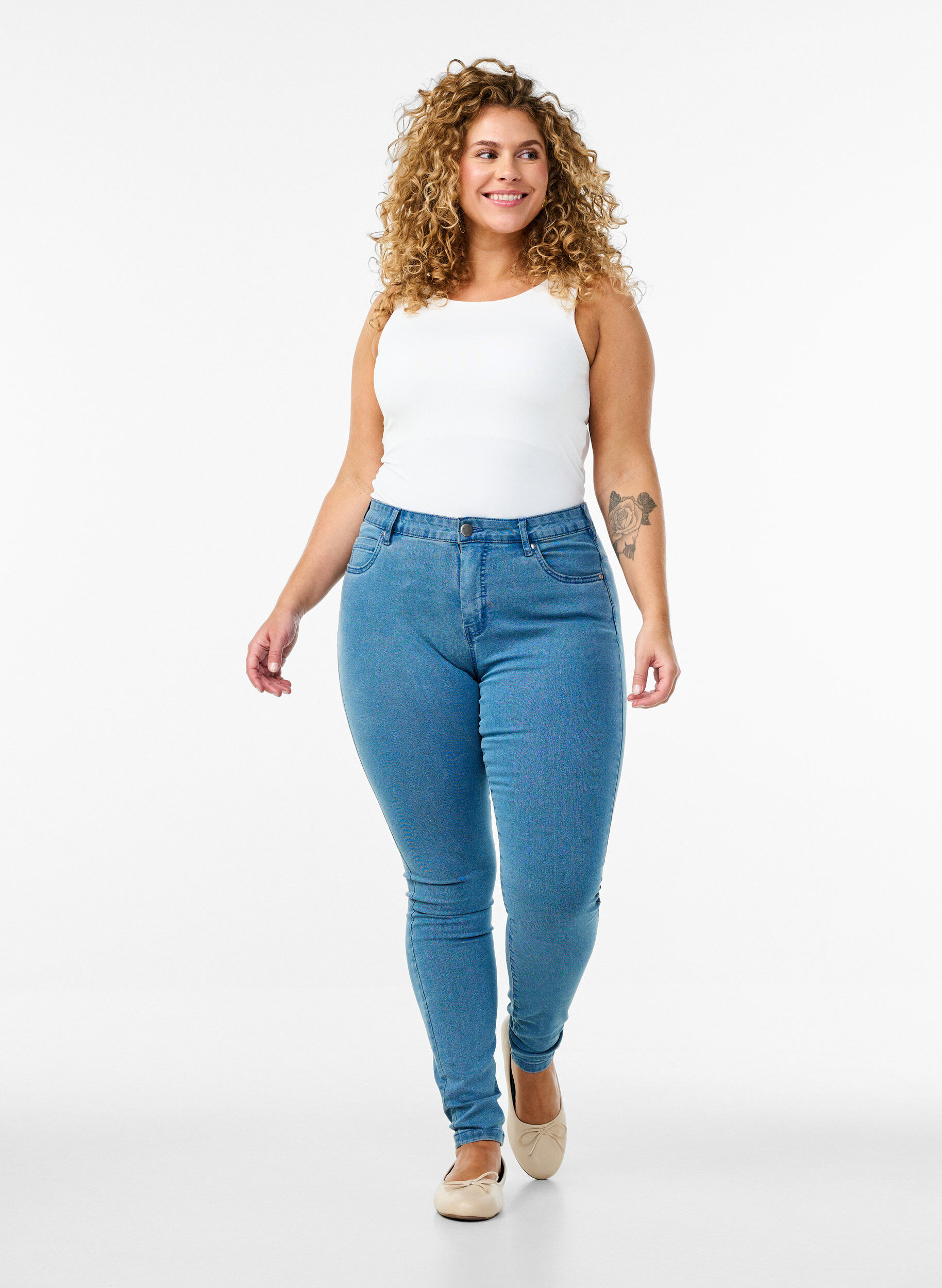 Hochtaillierte Super Slim Amy Jeans, Blau, Model