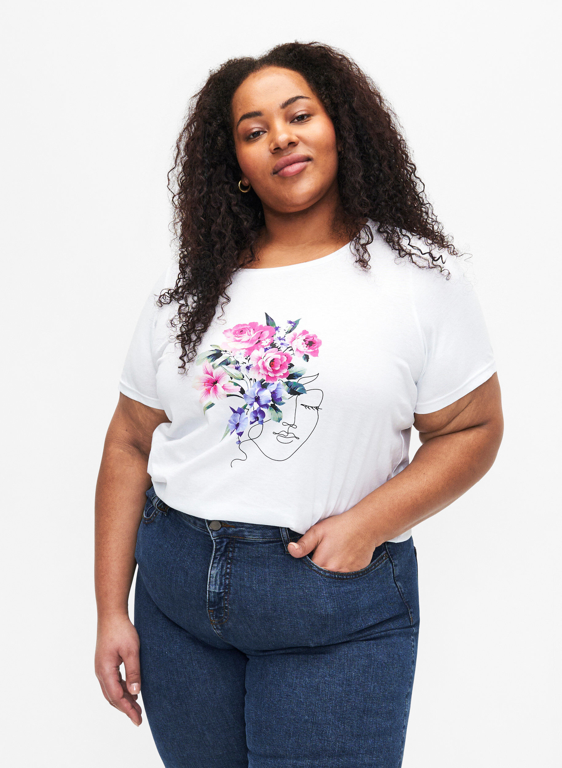 ZizziBaumwoll-T-Shirt mit Blumen- und Portr&auml;t-Motiv, B. White Face Flower, Model image number 0