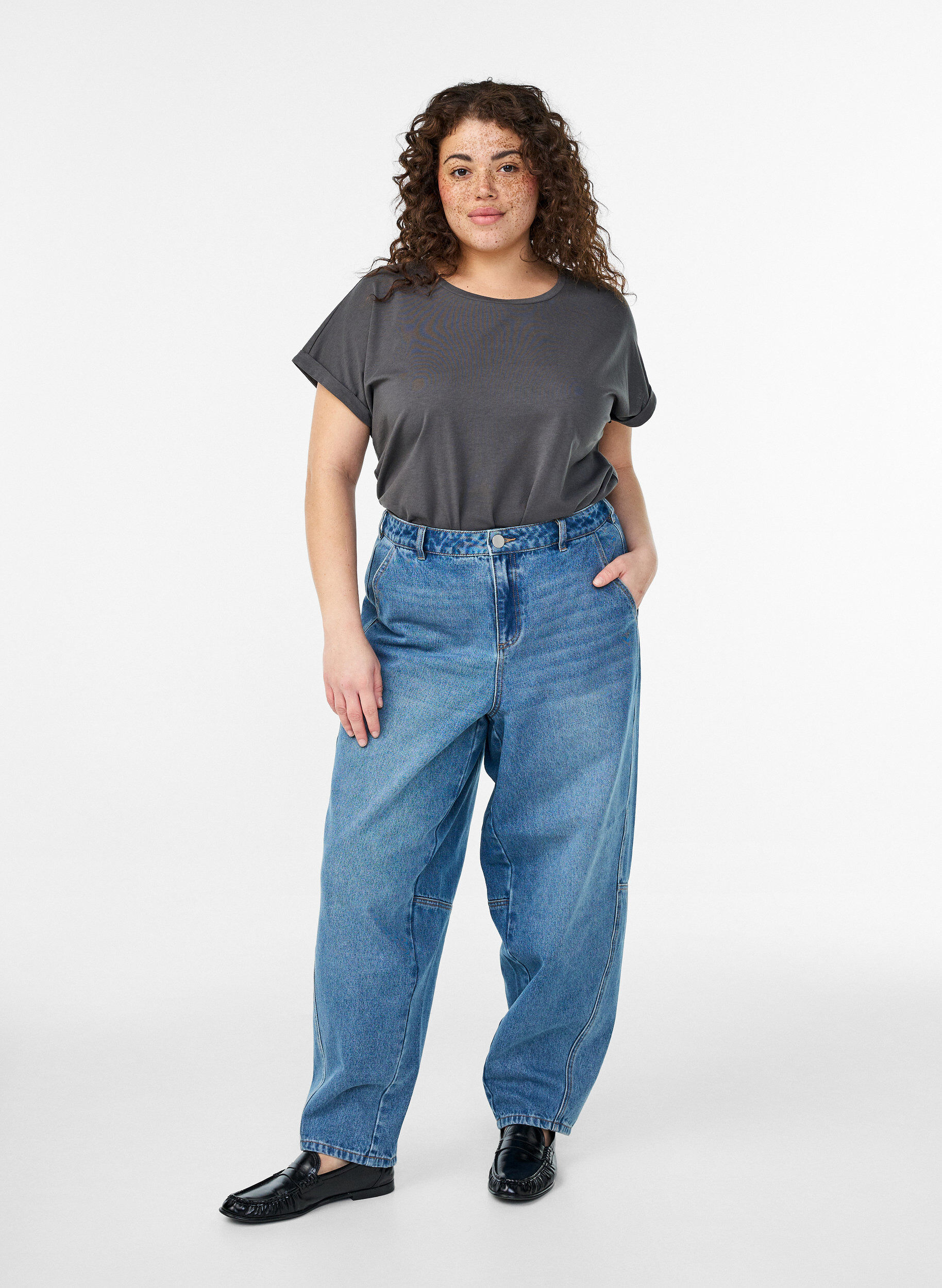 ZizziKurz&auml;rmeliges T-Shirt aus einer Baumwollmischung, Grau, Model image number 1