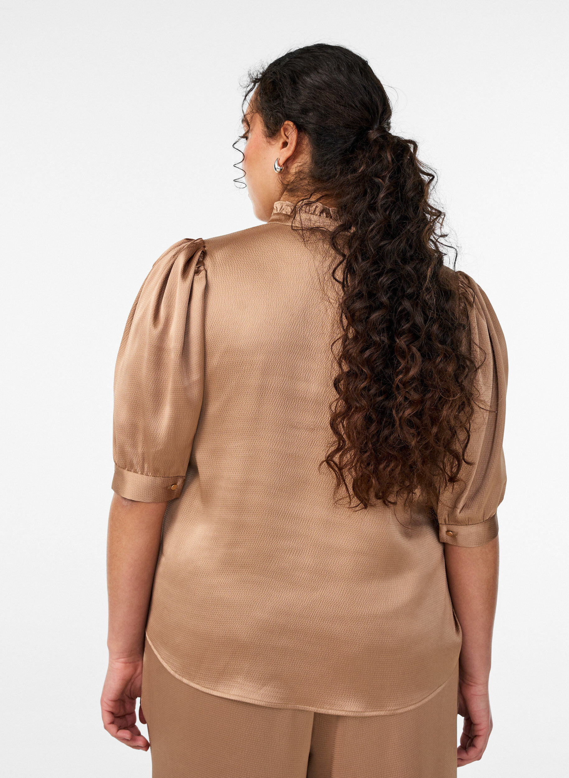 ZizziBluse in Satin-Optik mit 1/2-&Auml;rmeln und R&uuml;schenkragen, Braun, Model image number 2