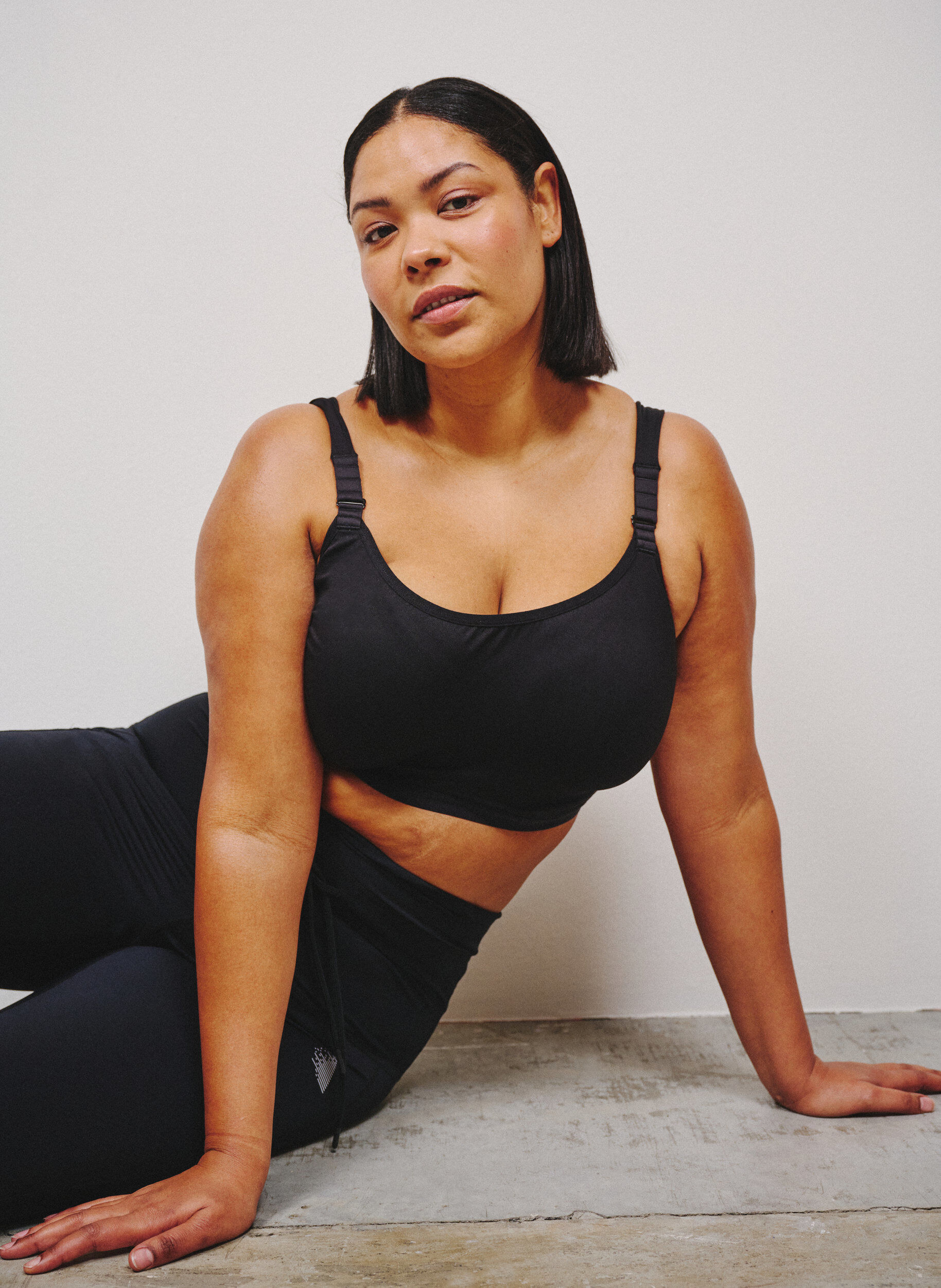 ZizziSport-BH f&uuml;r starken Halt mit B&uuml;gel und gepolsterten Tr&auml;gern, Schwarz, Image image number 0