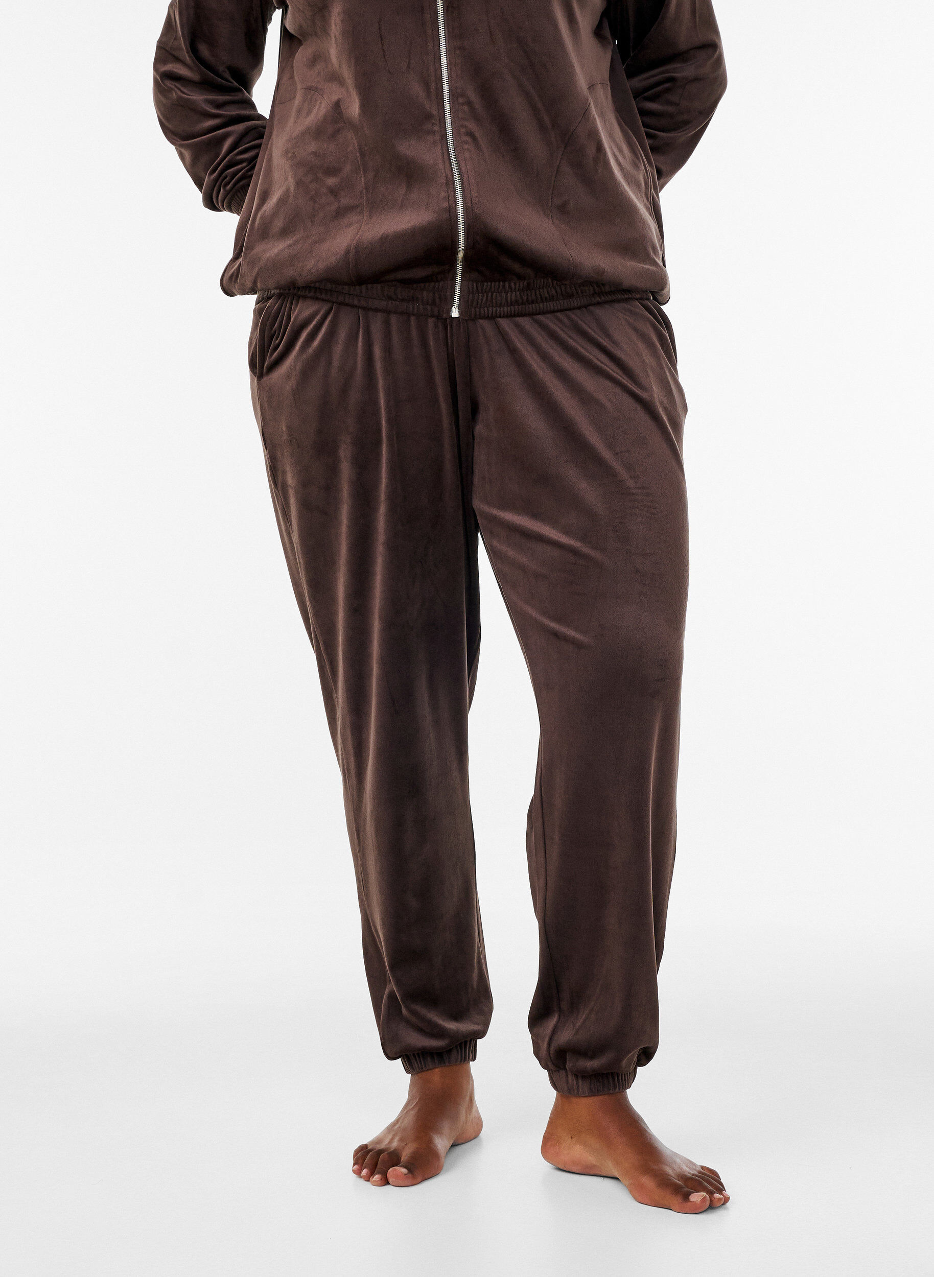 ZizziLockere Hose aus Velours, Braun, Model image number 3