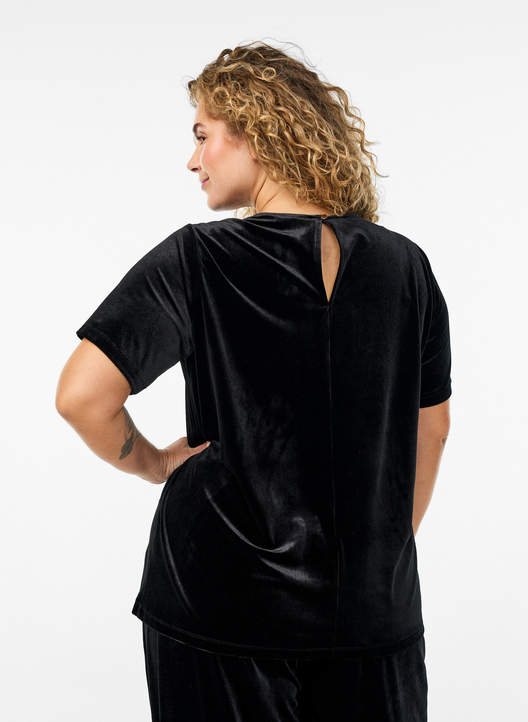 ZizziKurz&auml;rmeliges Top aus Velours, Schwarz, Model image number 2