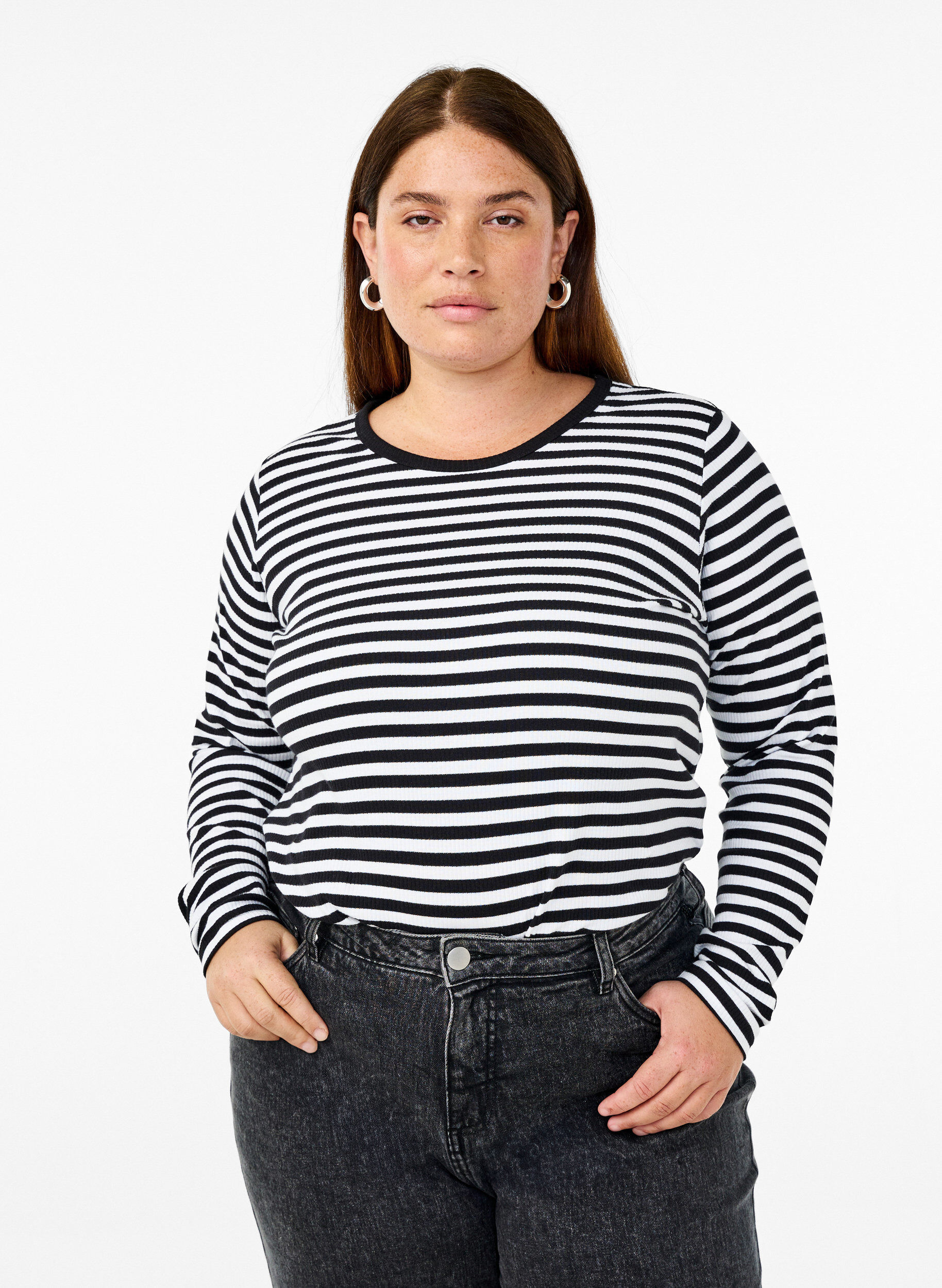 Gestreifte Bluse mit langen &Auml;rmeln, Schwarz, Model
