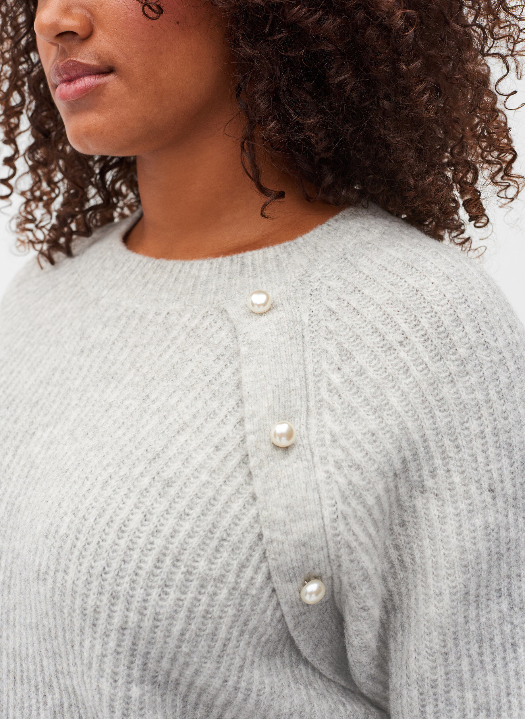 ZizziMelierter Strickpulli mit Perlenkn&ouml;pfen, Light Grey Melange, Model image number 2