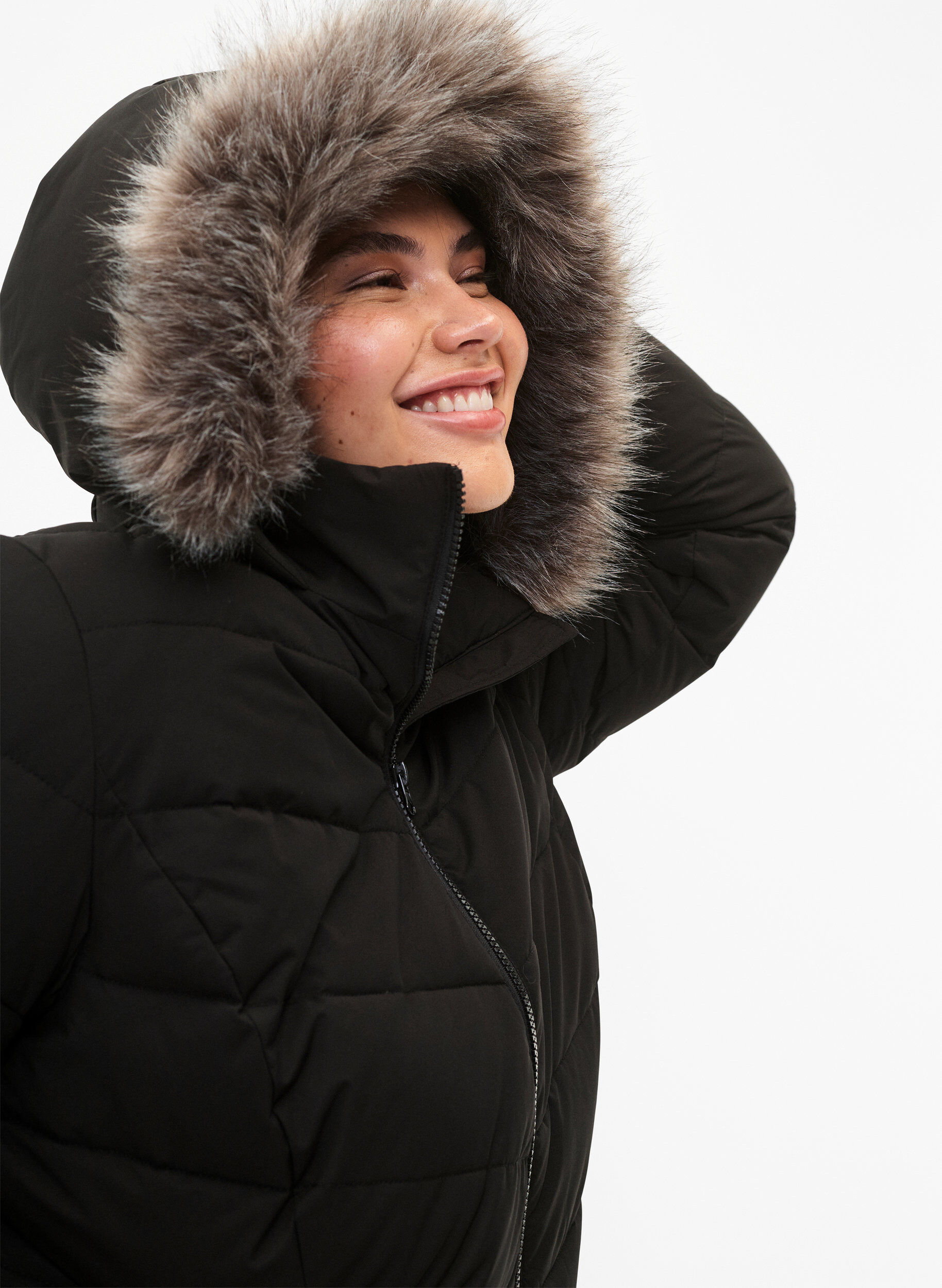 ZizziKurze Steppjacke mit Kapuze, Schwarz, Model image number 4