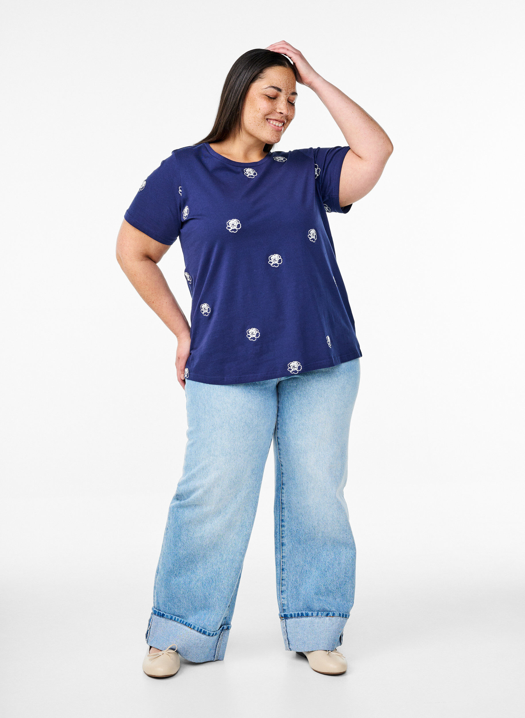 ZizziT-Shirt aus Bio-Baumwolle mit aufgestickten Motiven, Blau, Model image number 1