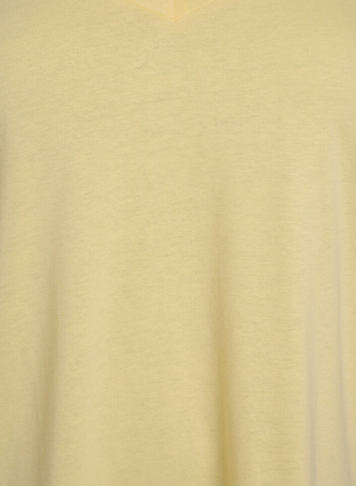 Kurz&auml;rmeliges T-Shirt mit V-Ausschnitt, Gelb, Packshot image number 2
