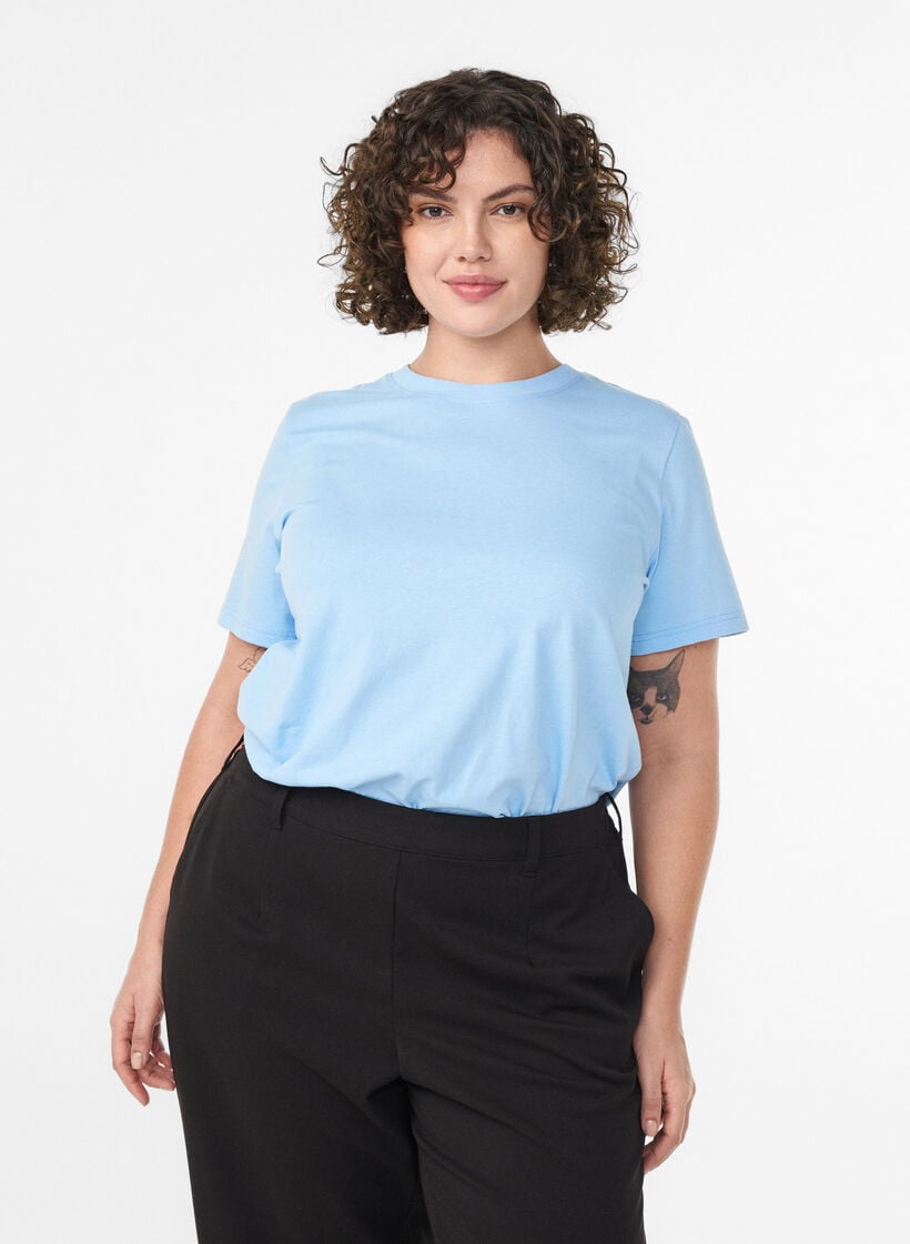 Basic-T-Shirt aus Baumwolle mit Rundhalsausschnitt, Blau, Model image number 0