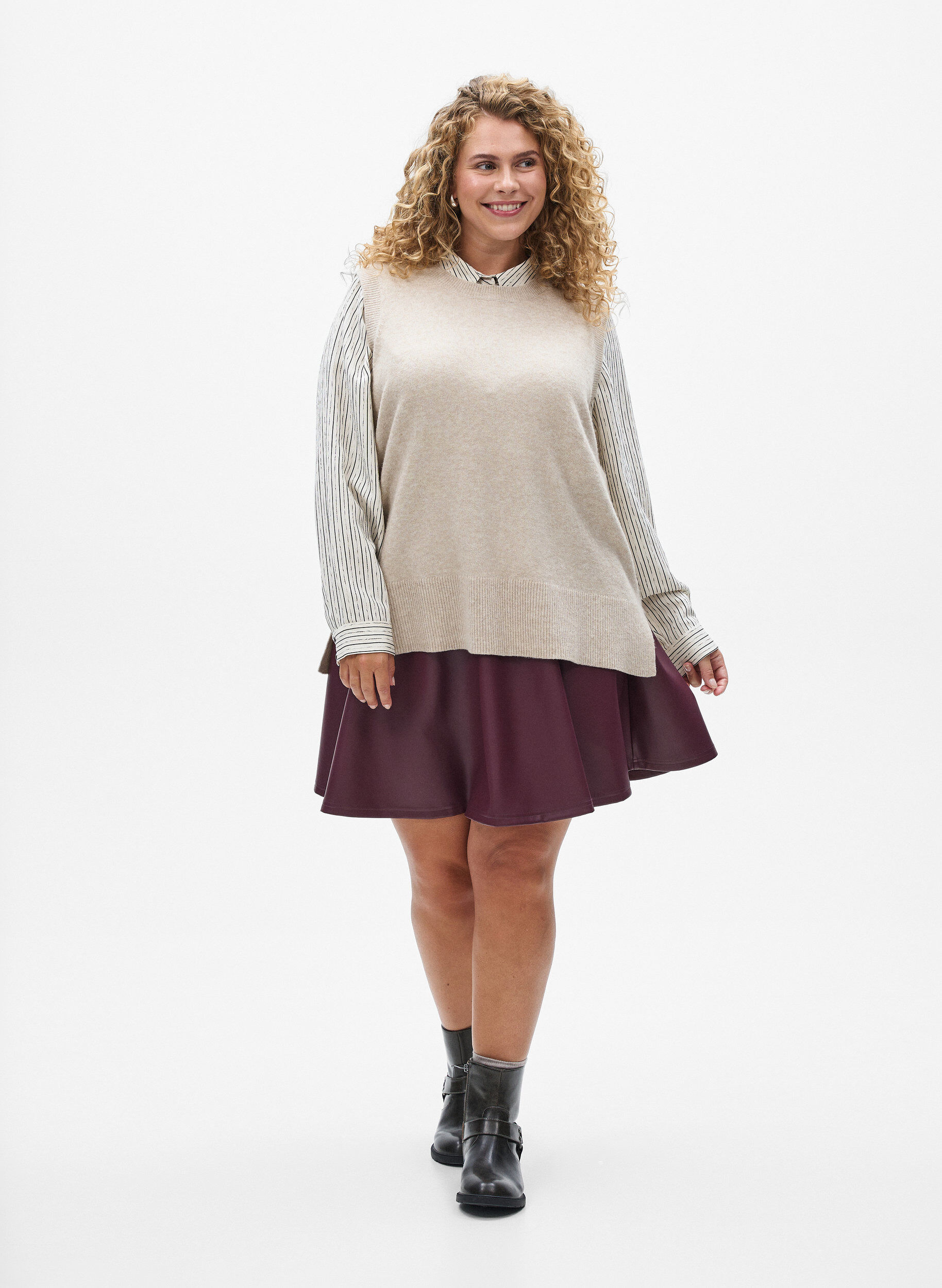 ZizziStrickweste mit Rippb&auml;ndern, Beige, Model image number 1