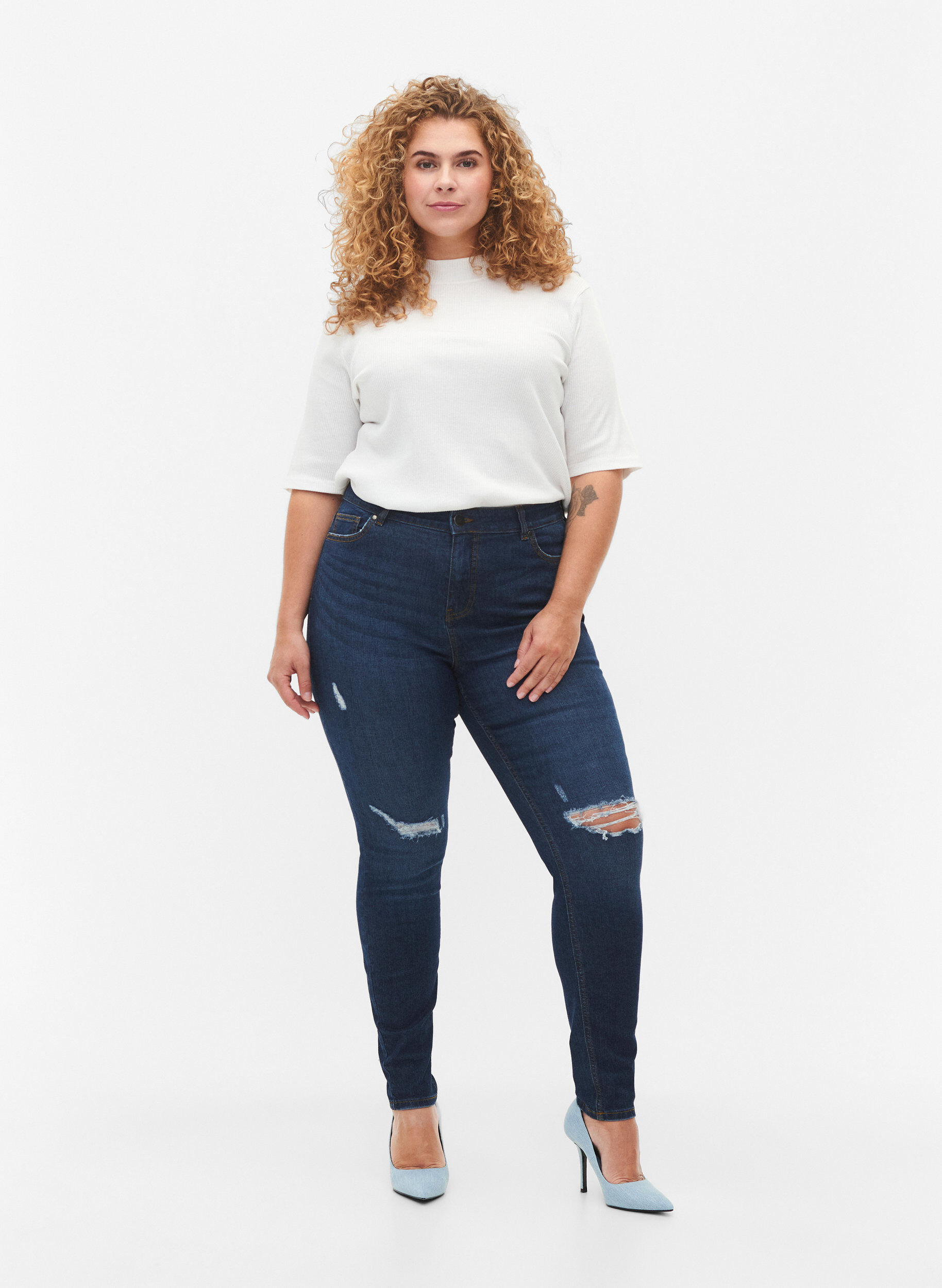 ZizziSuper schlanke Amy Jeans mit Zerst&ouml;rung und hoher Taille, Dark blue, Model image number 0