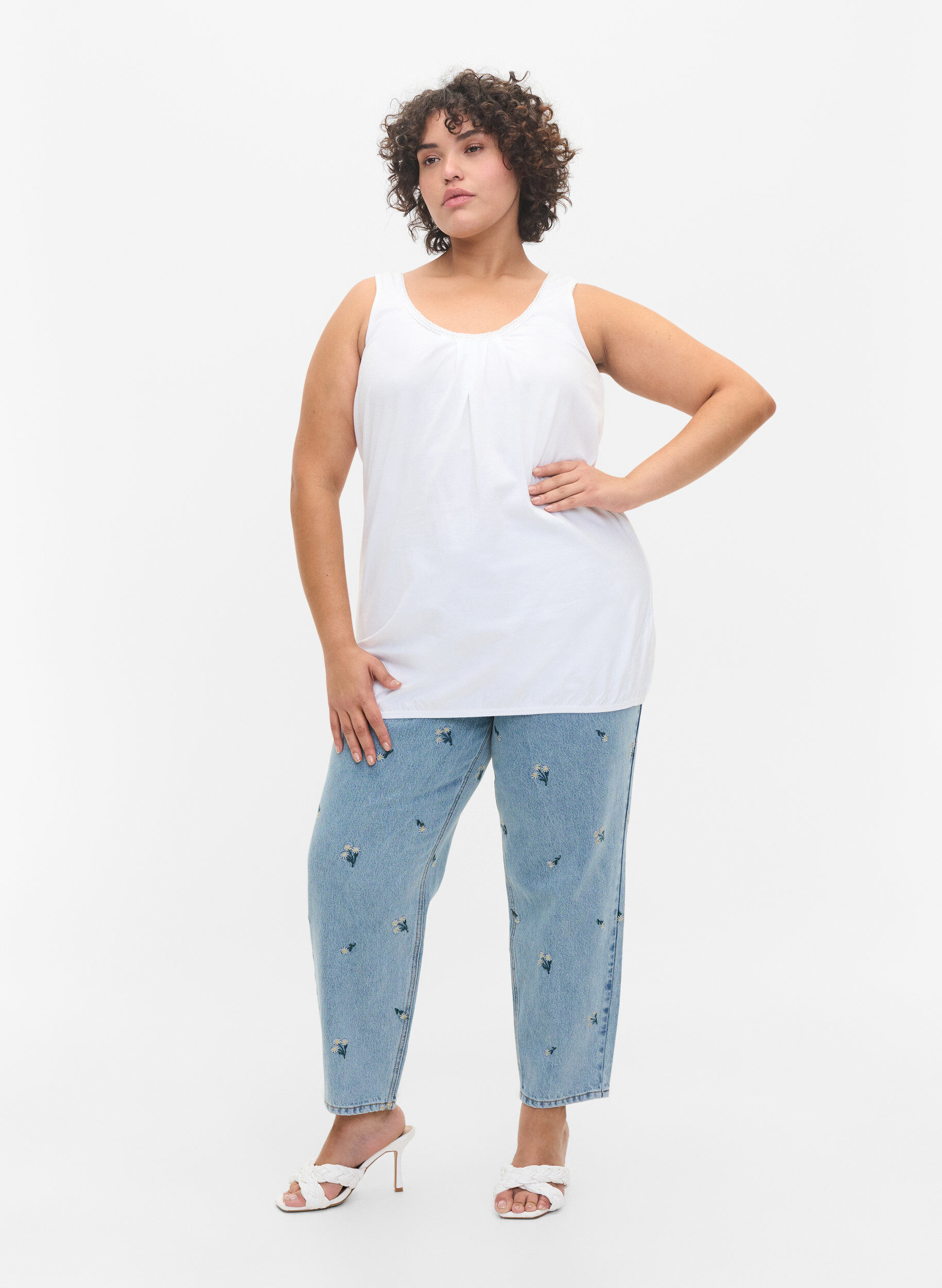 ZizziBaumwolltop mit Rundhalsausschnitt und Spitzensaum, Bright White, Model image number 2