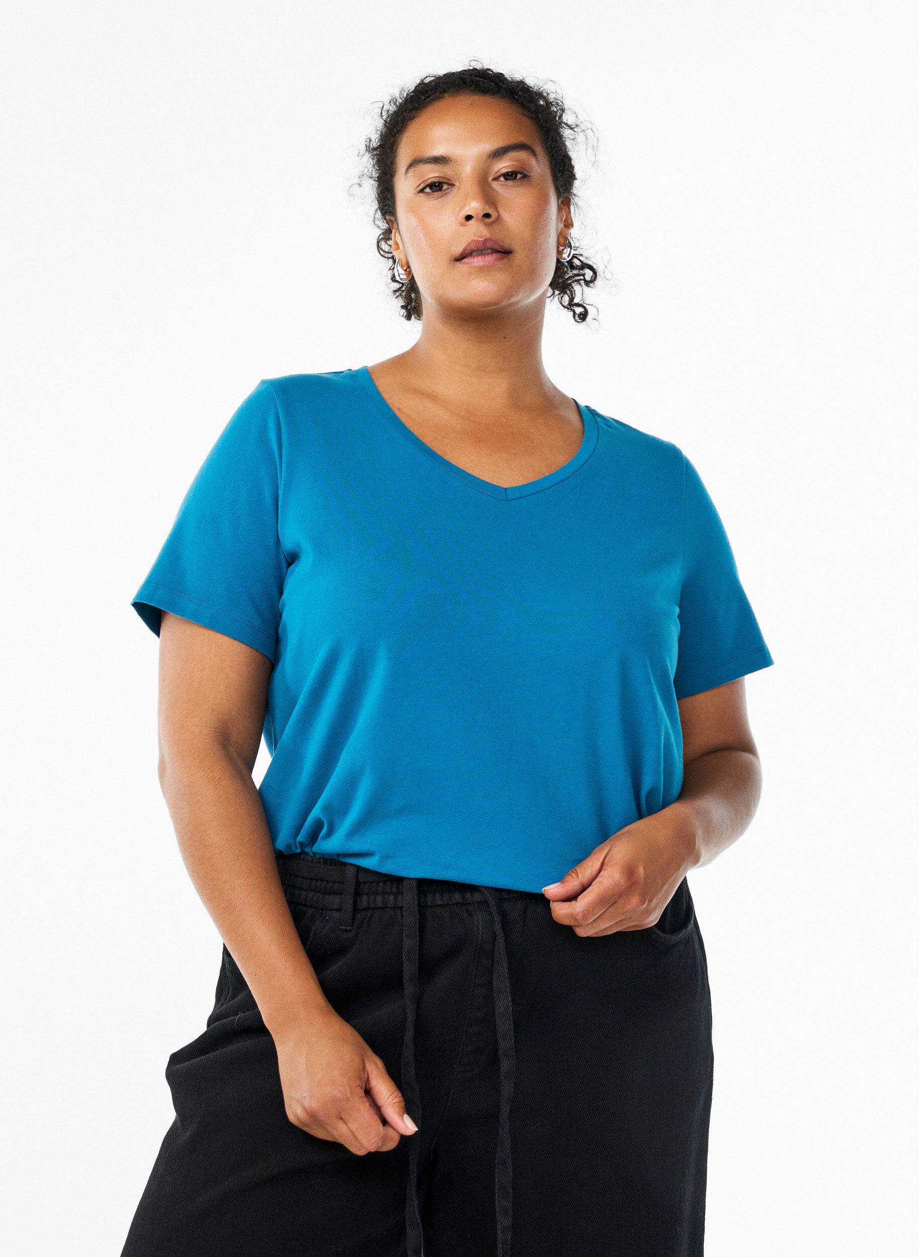 Einfarbiges basic T-Shirt aus Baumwolle, Petrol, Model