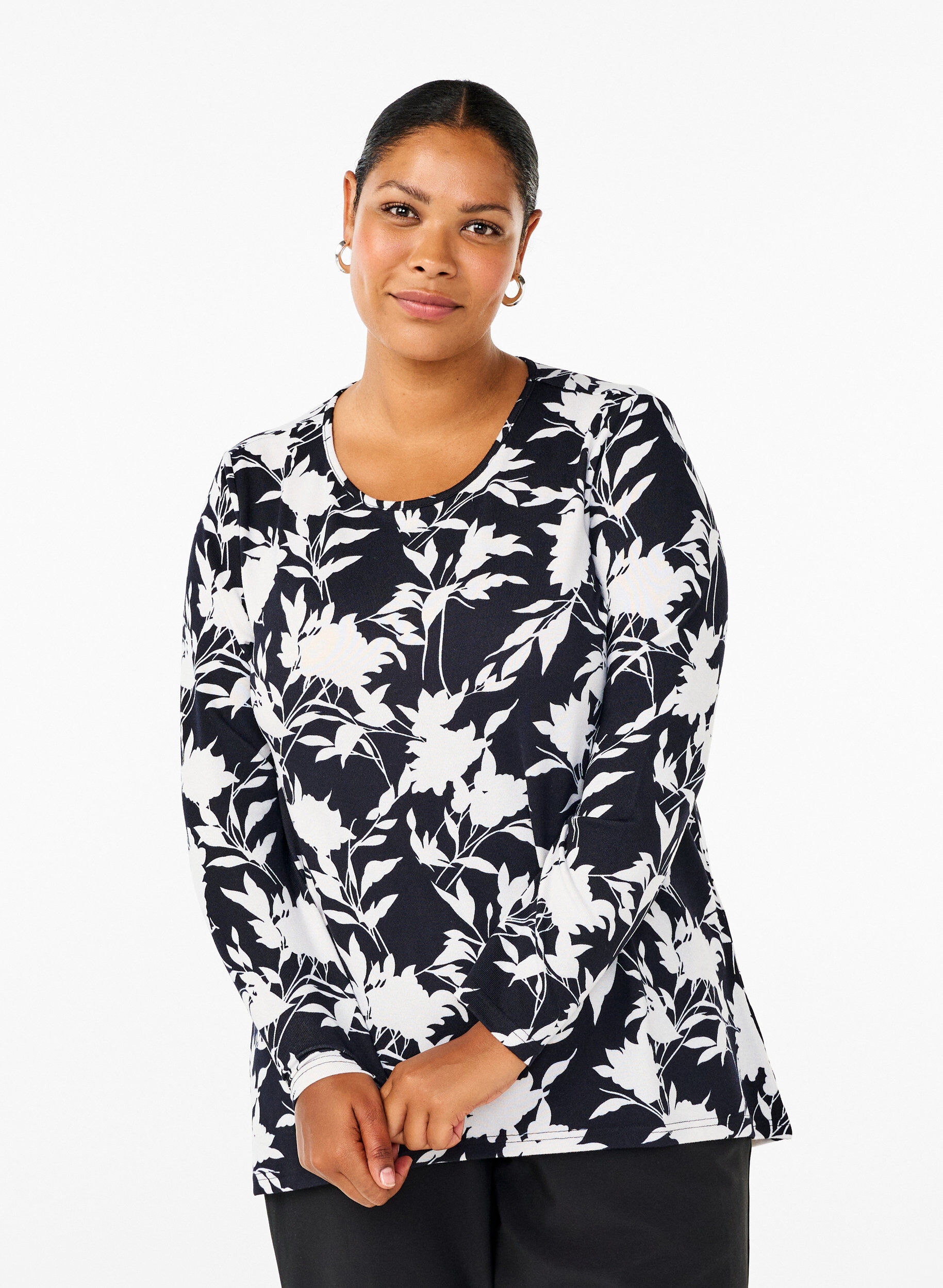 Zizzi Bluse mit Blumenmuster und langen &Auml;rmeln, Blau, Model image number 0