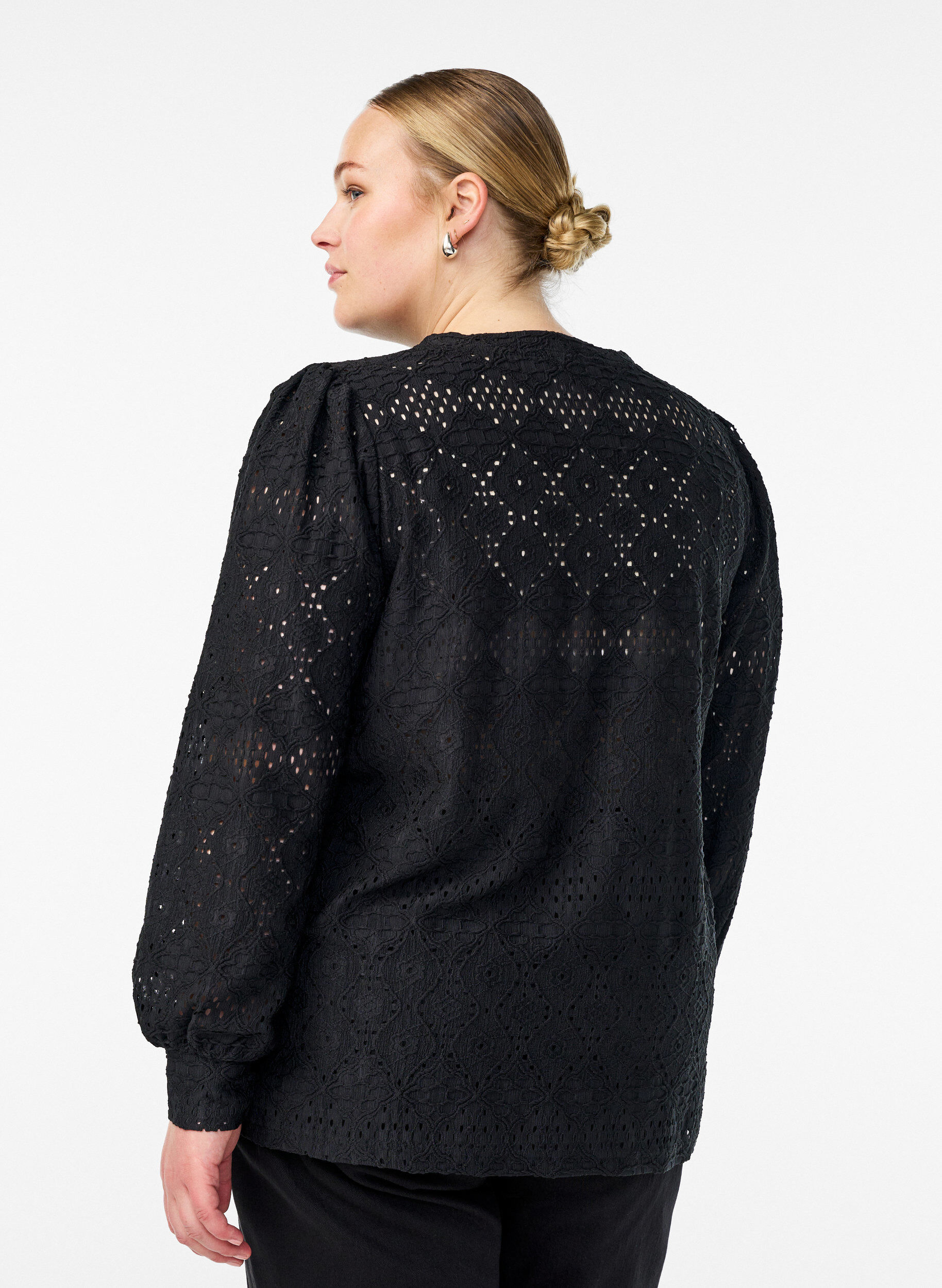 ZizziLang&auml;rmelige Bluse mit Lochstickerei, Schwarz, Model image number 2
