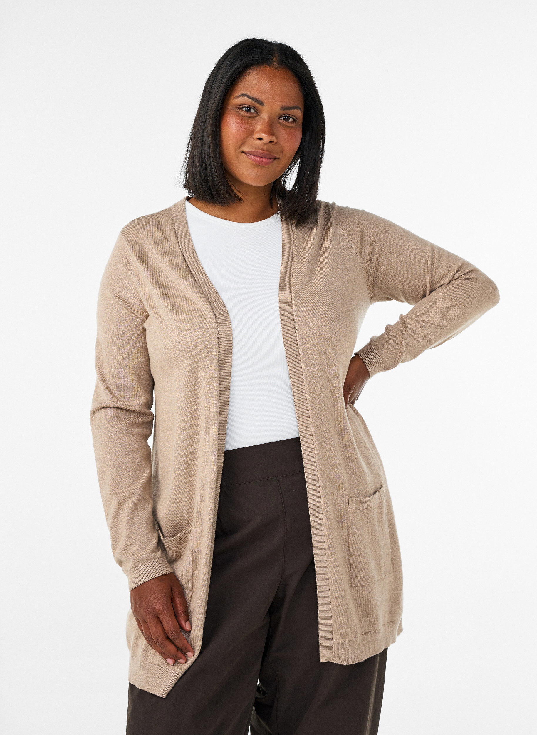 Lange Strickjacke aus einer Viskosemischung, Beige, Model