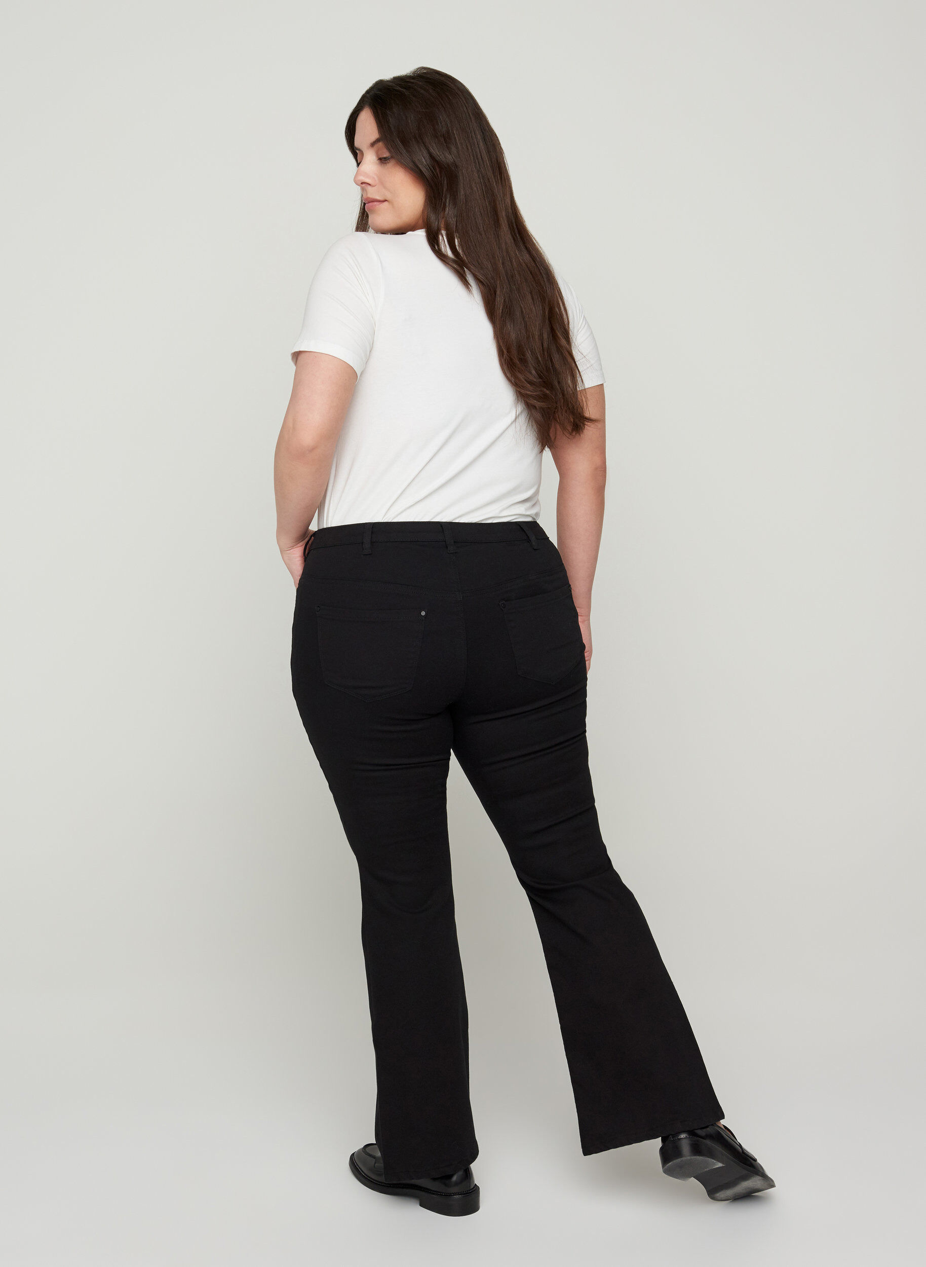 ZizziEllen Bootcut Jeans mit hoher Taille, Black, Model image number 1