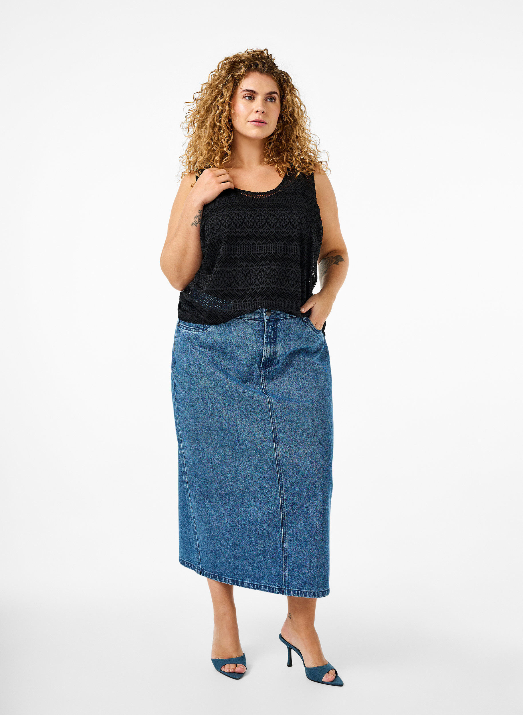 Zizzi&Auml;rmelloses Oberteil mit Lochmuster, Black, Model image number 2