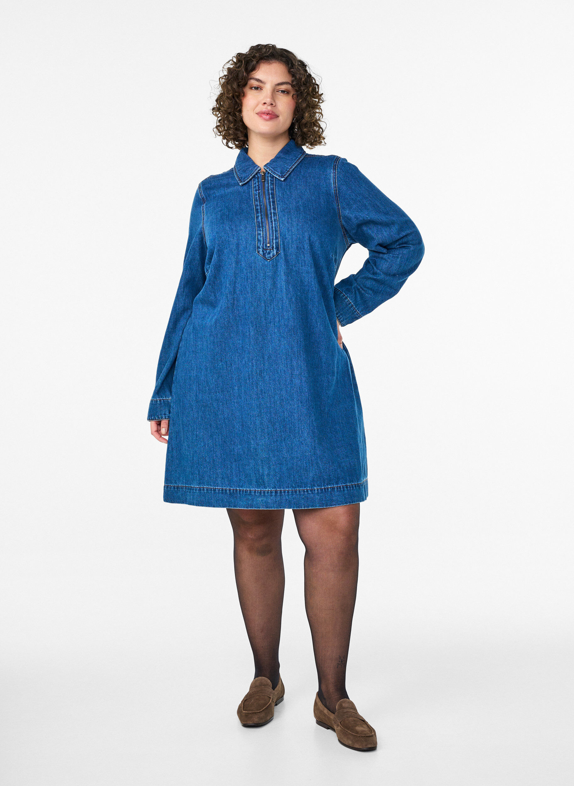 ZizziKurzes Jeanskleid mit Rei&szlig;verschluss und Kragen, Blau, Model image number 1
