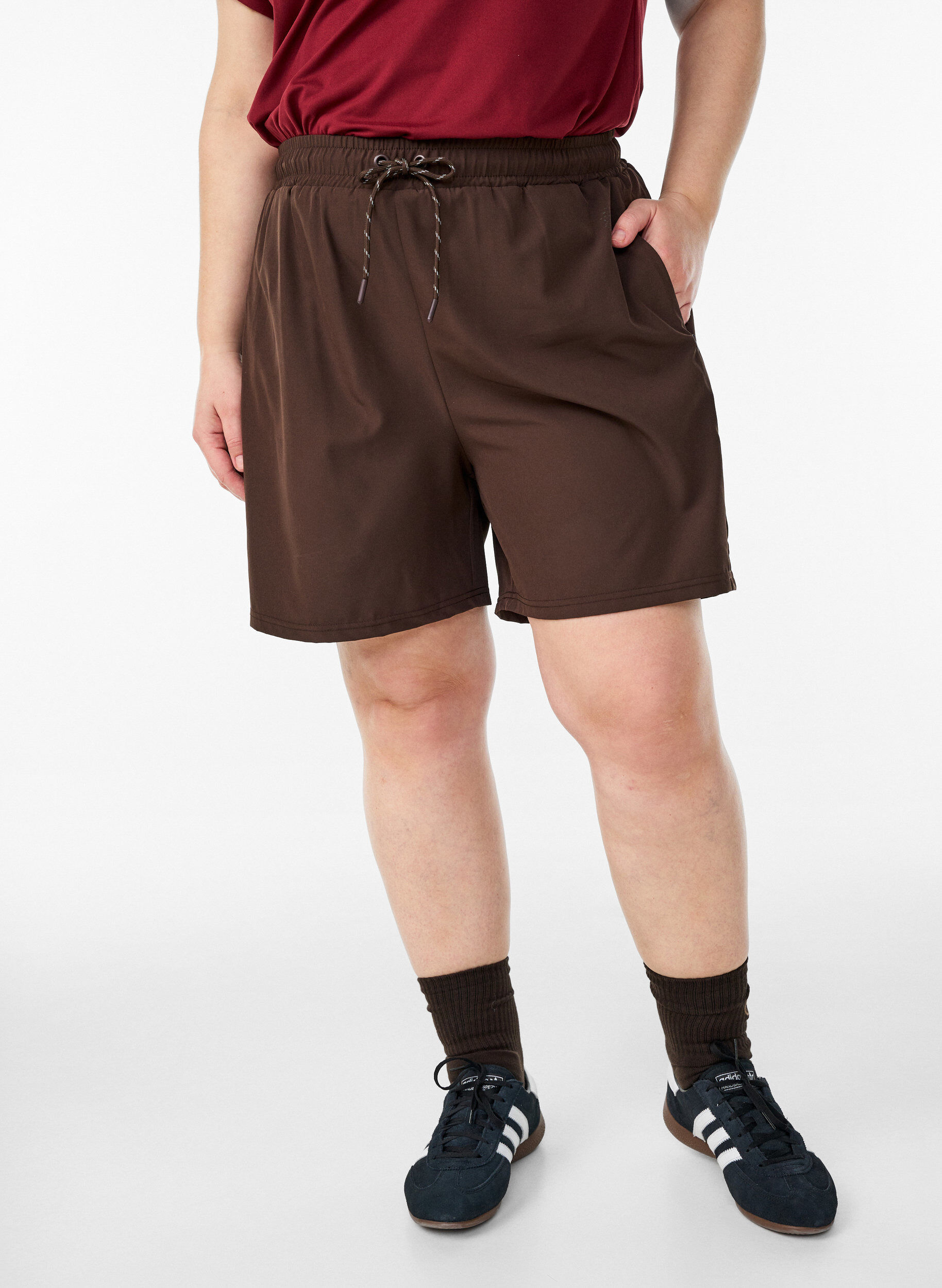 ZizziTrainingsshorts mit Innenhose und Handytasche, Braun, Model image number 0