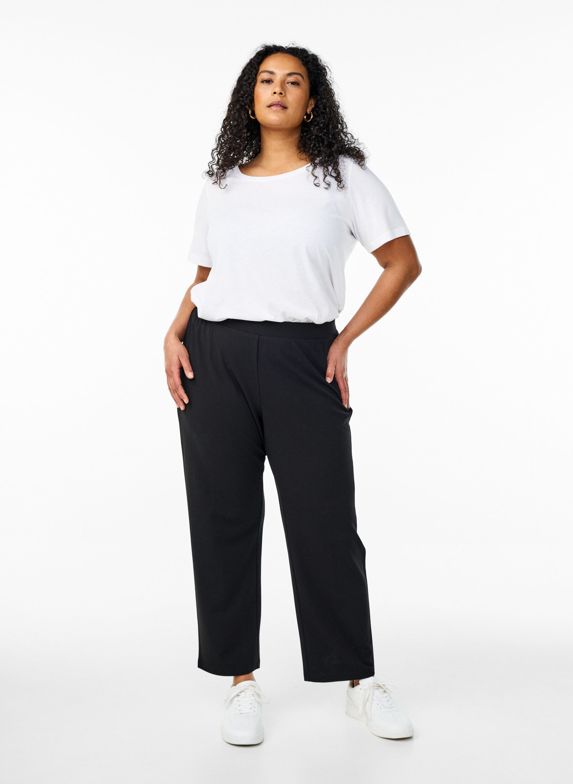 Hose in Straight Fit, Schwarz, Model