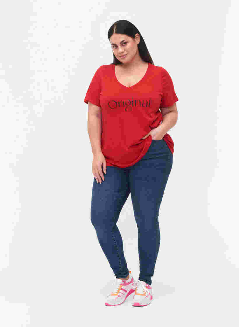 T-Shirt aus Baumwolle mit Druck und V-Ausschnitt , Tango Red ORI, Model image number 2