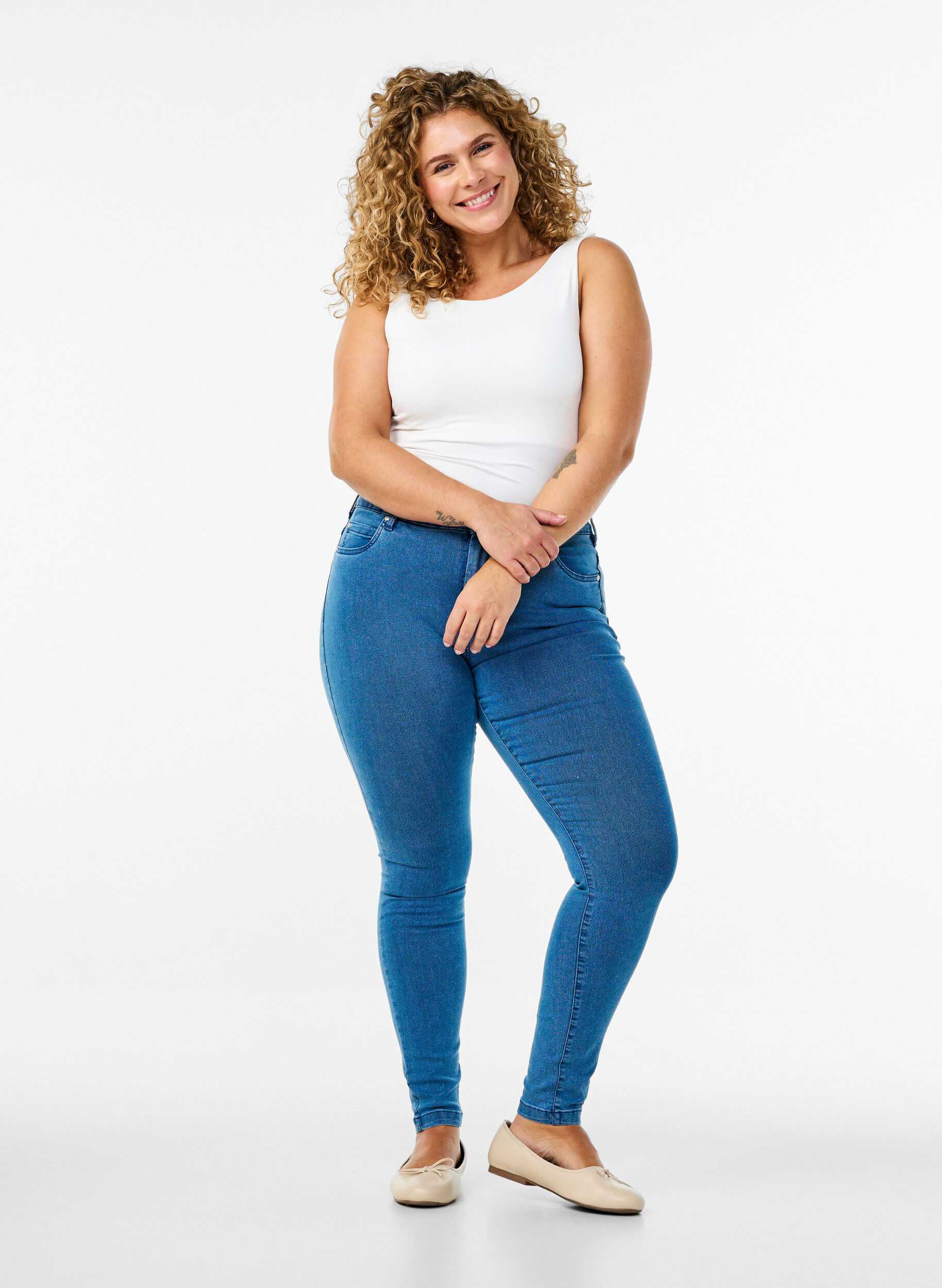 Hochtaillierte Super Slim Amy Jeans, Blau, Model