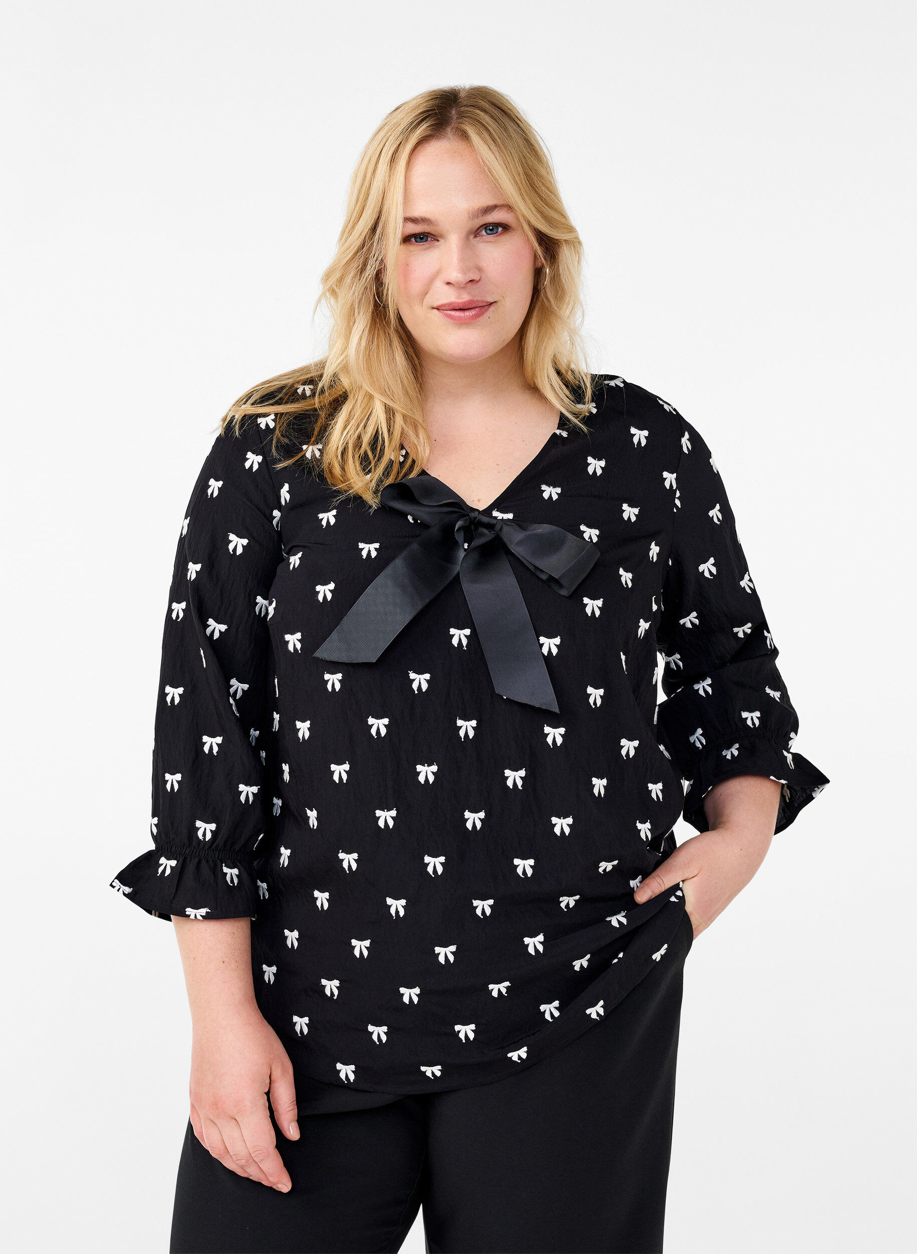 ZizziBluse mit Schleifen und 3/4-&Auml;rmeln, Black White Bow, Model image number 0