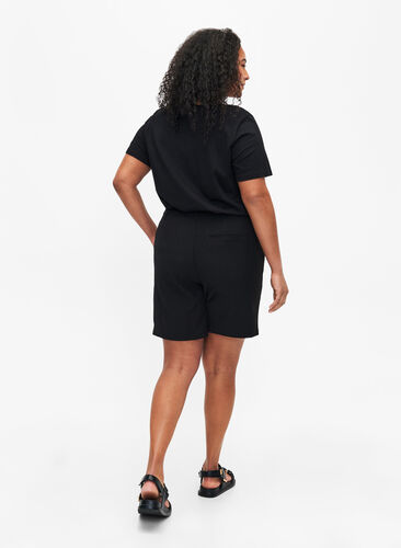 Bermuda-Shorts mit hoher Taille, Black, Model image number 1