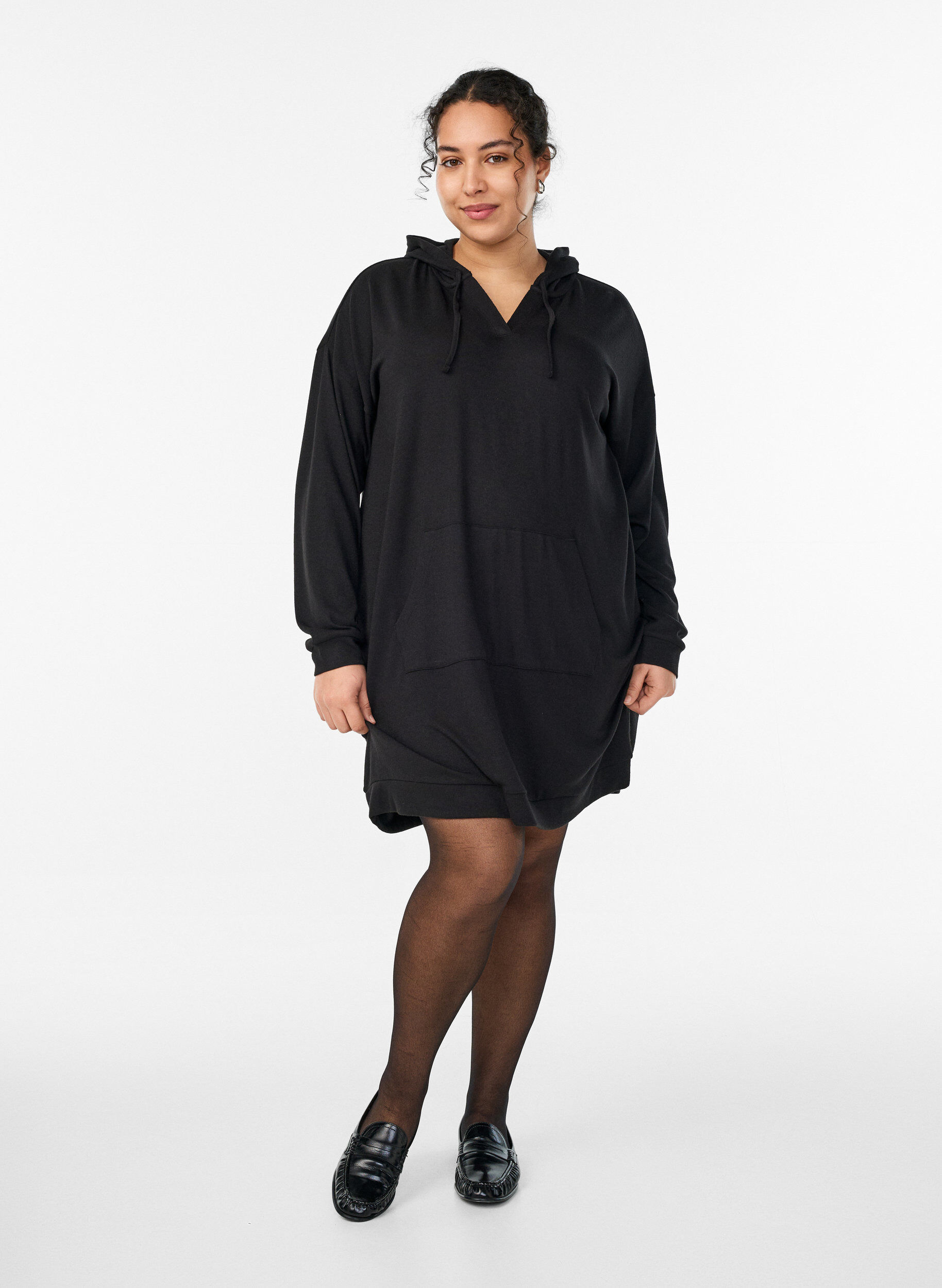 ZizziKurzes Hoodie-Kleid mit K&auml;ngurutasche, Schwarz, Model image number 1