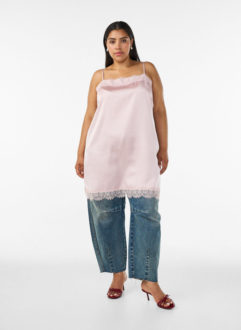 Langes Top aus Satin mit Spitzen, Rot, Model image number 1