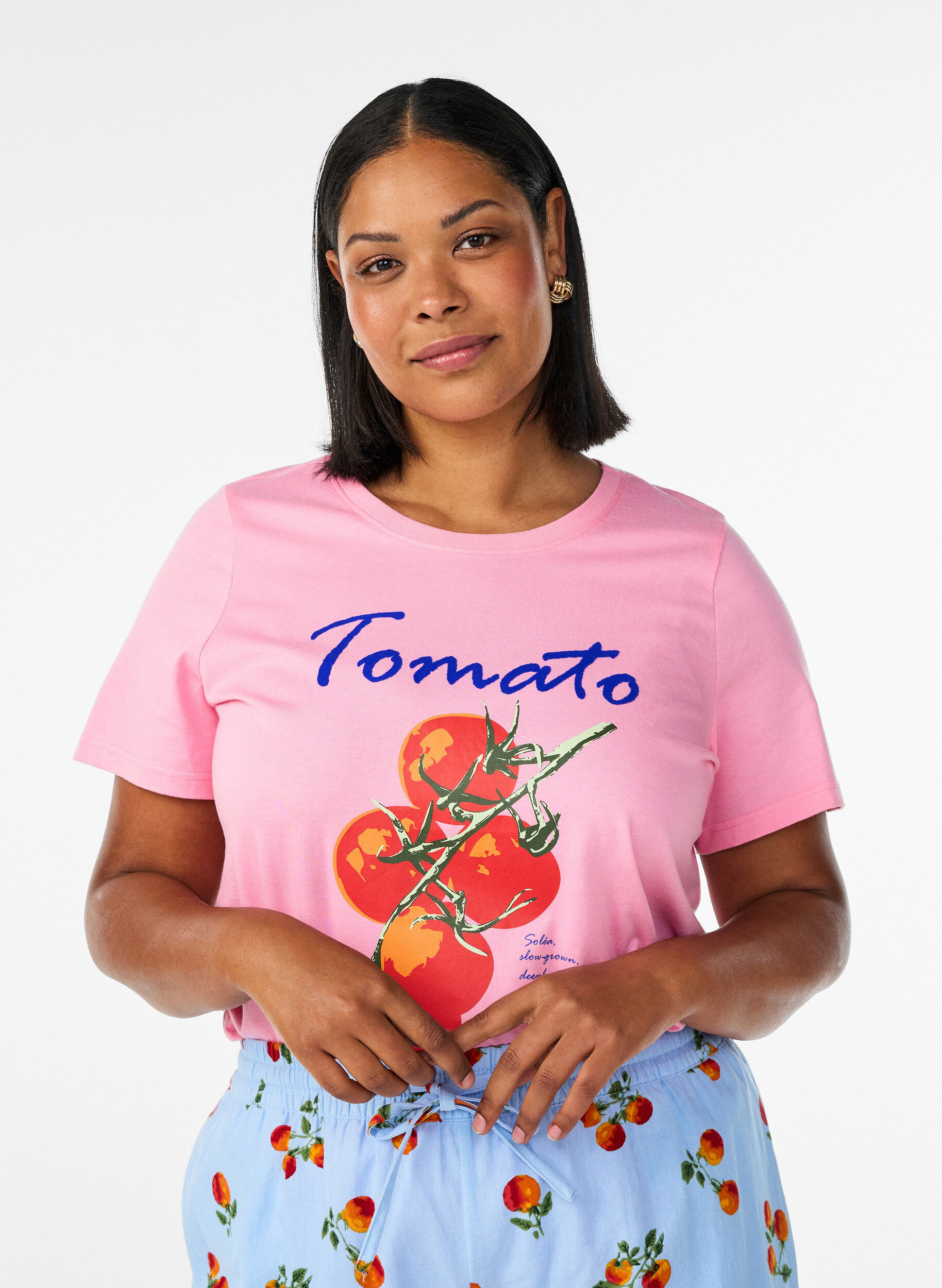 T-Shirt aus Bio-Baumwolle mit Tomaten-Print, Pink, Model