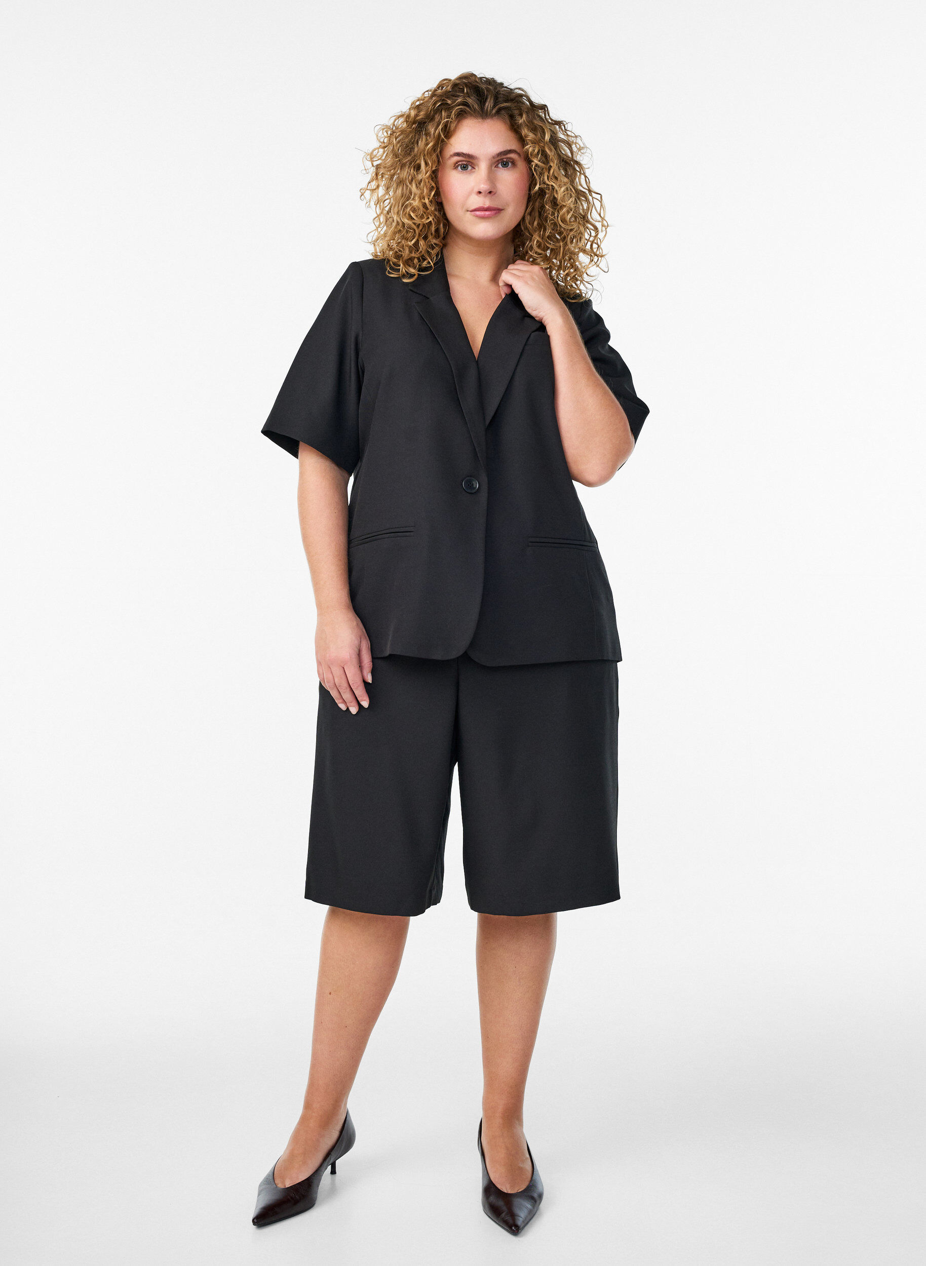 ZizziBlazer mit kurzen &Auml;rmeln und Revers, Schwarz, Model image number 1