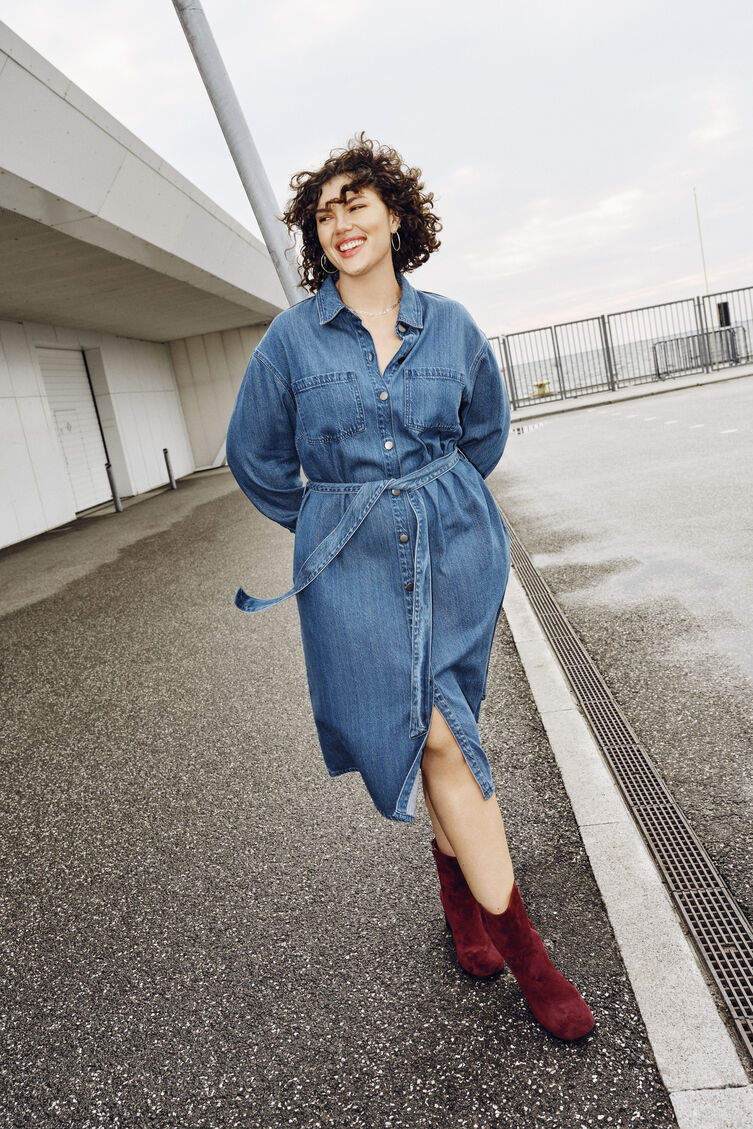 Denimkleid mit Bindeband, , Model