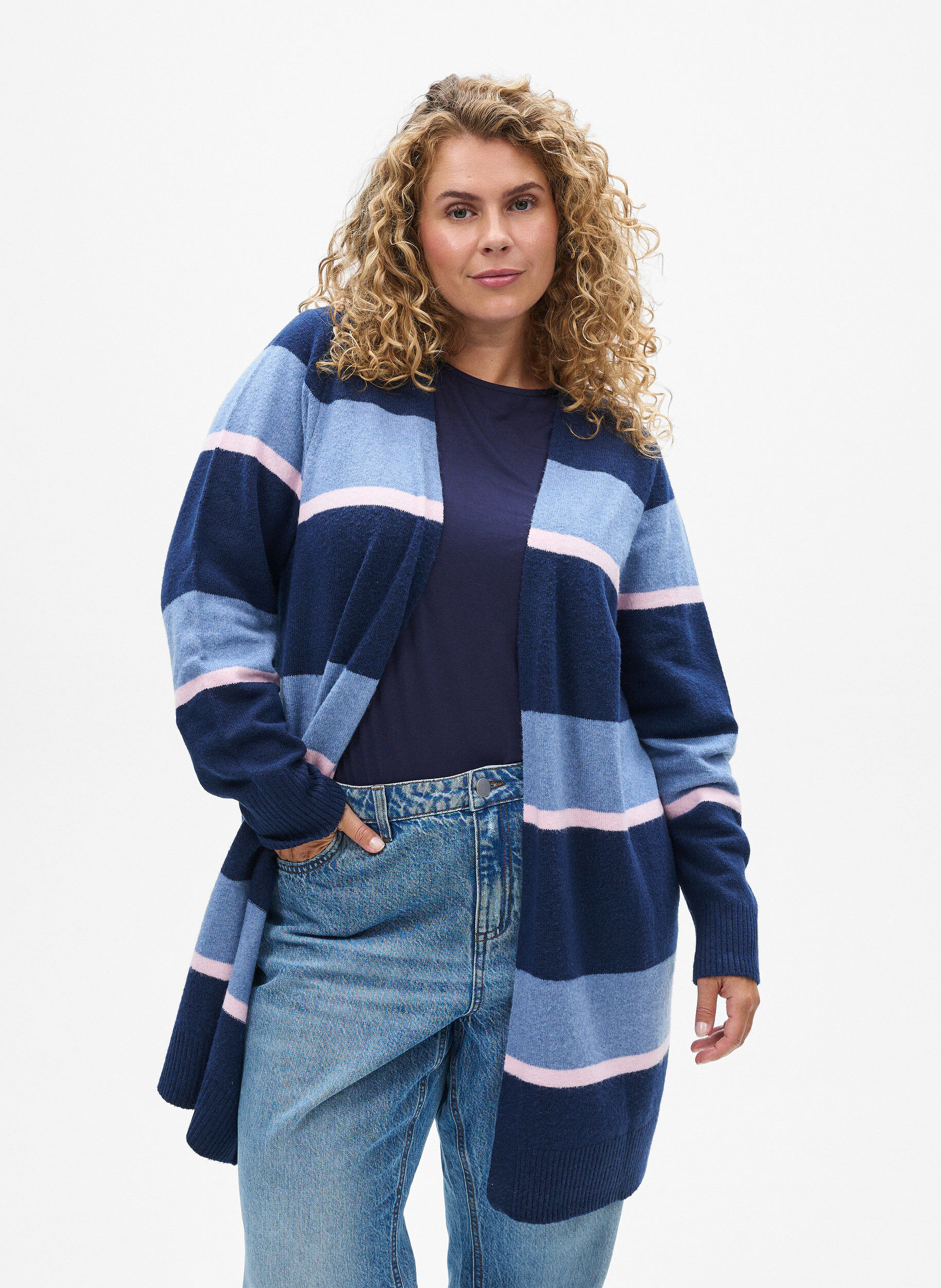 Lange Strickjacke mit breiten Streifen, Blau, Model