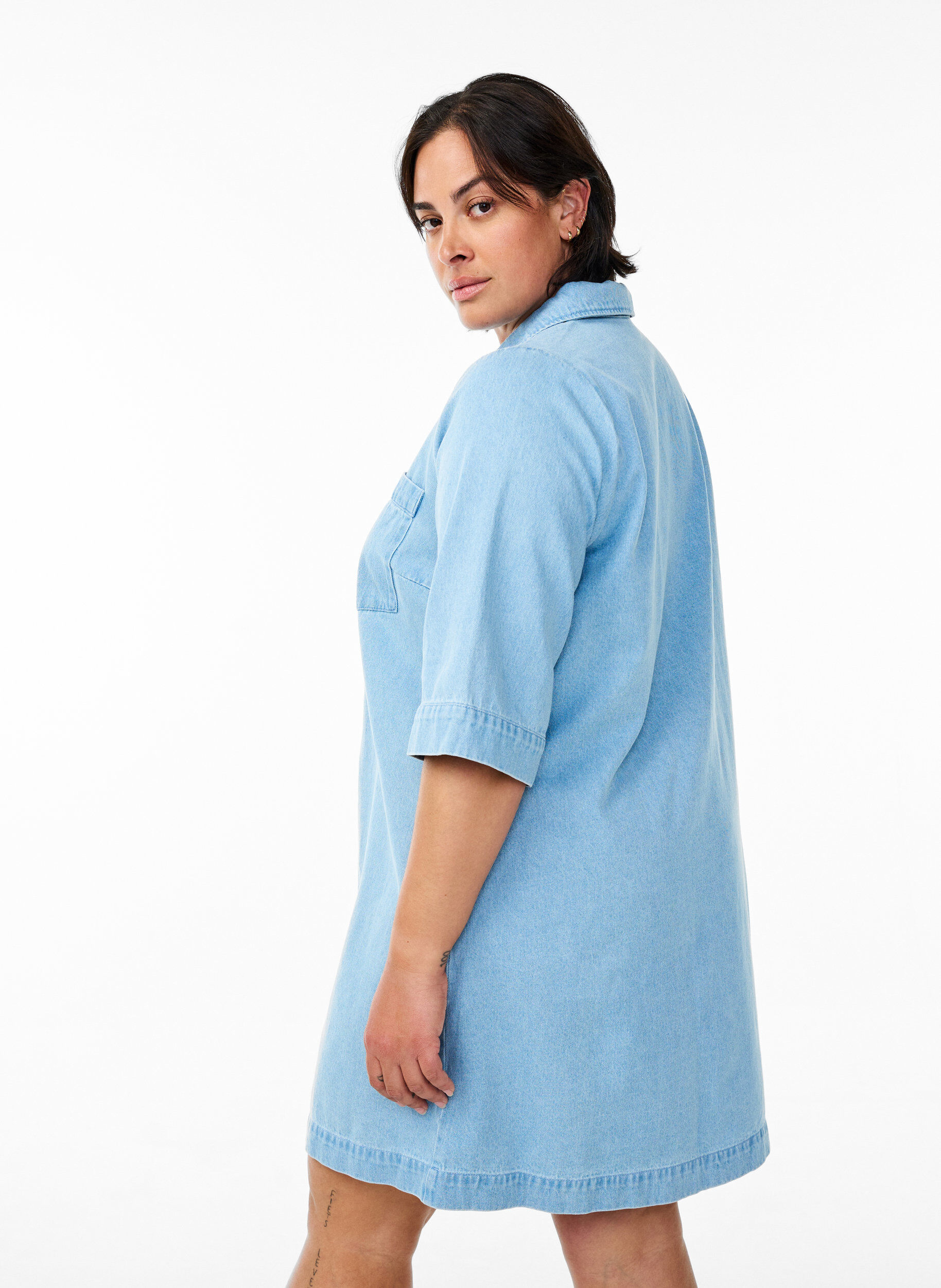 ZizziKurzes Jeanskleid mit Kragen und V-Ausschnitt, Blau, Model image number 2