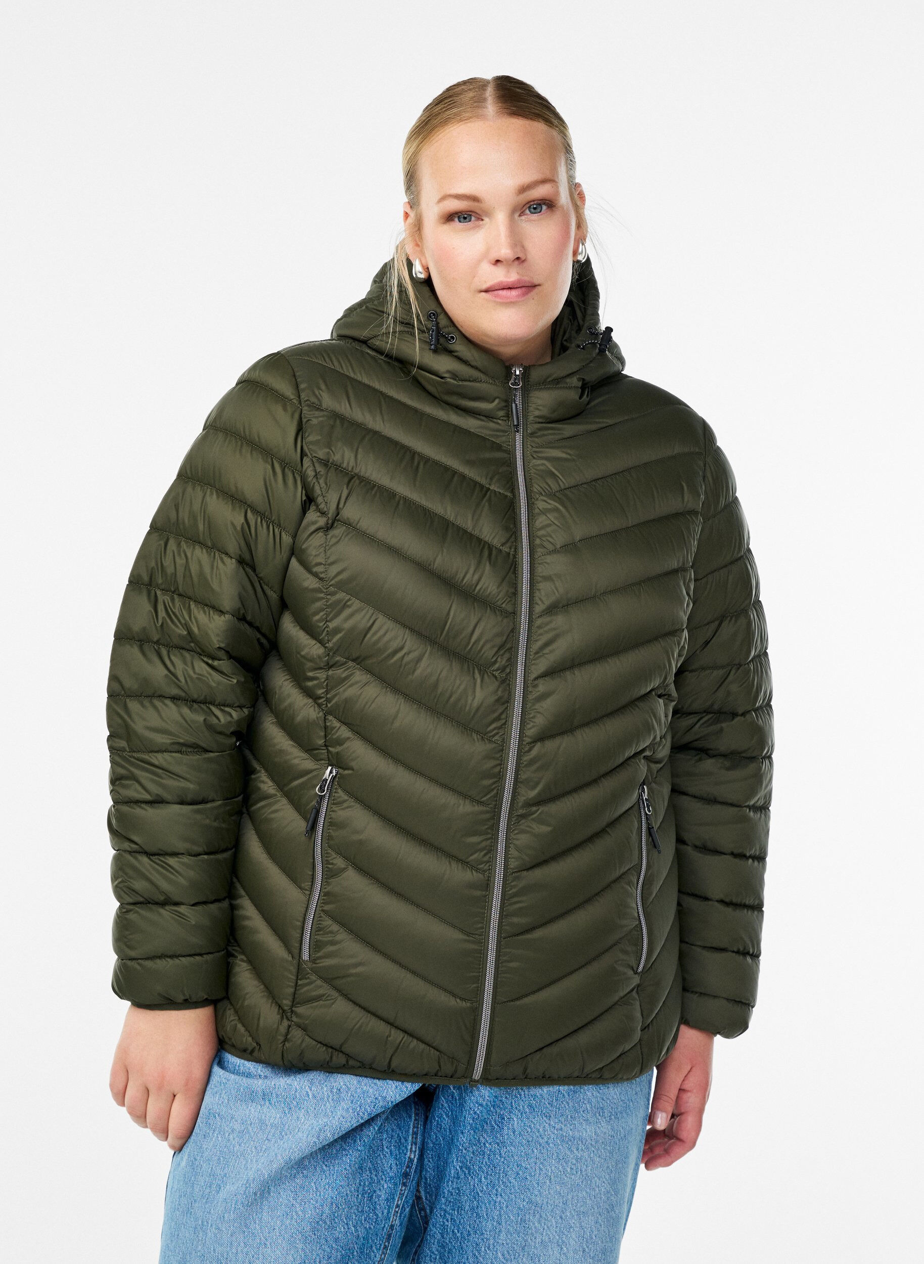 Leichte Steppjacke mit Kapuze, Gr&uuml;n, Model
