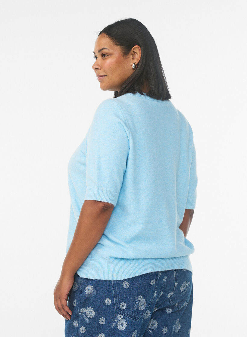 Bluse aus Strick mit kurzen &Auml;rmeln, Blau, Model
