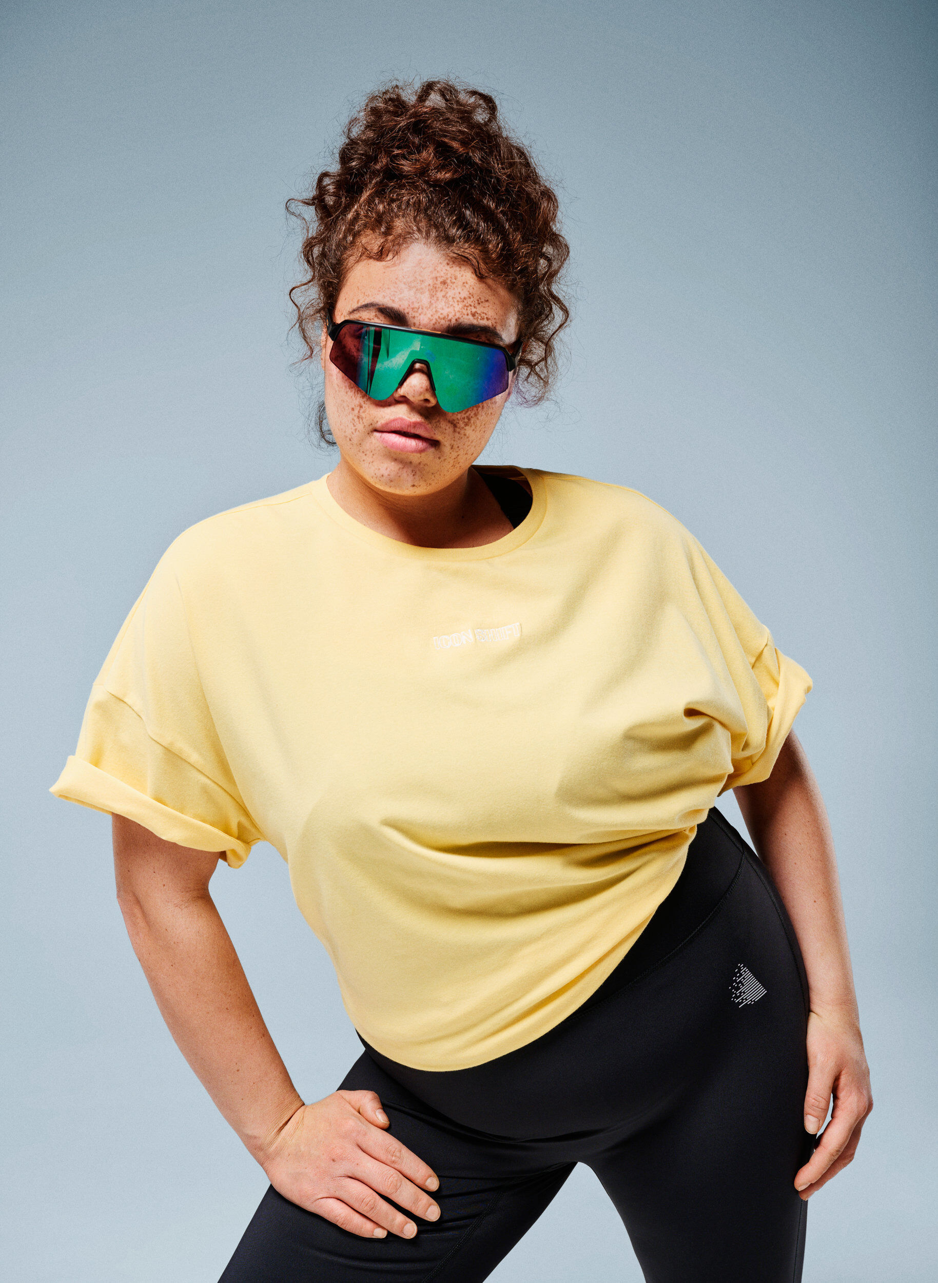 ZizziT-Shirt aus Bio-Baumwolle mit kleinem Frontmotiv, Gelb, Image image number 0