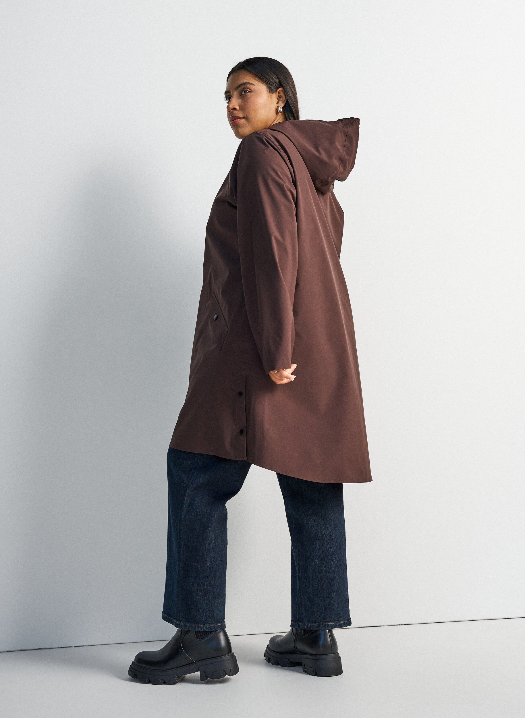 ZizziRegenmantel mit Taschen und Kapuze, Braun, Model image number 2