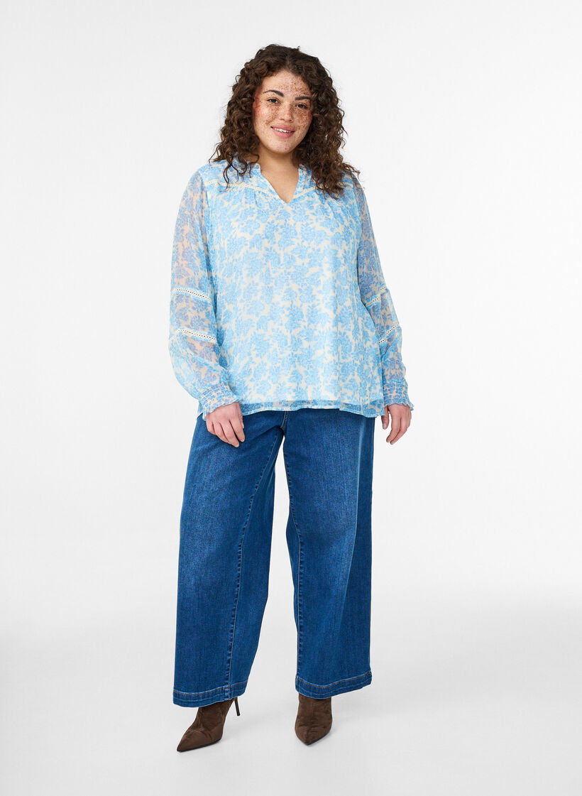 Chiffonbluse mit Blumenprint und H&auml;kelborte, Blau, Model image number 1