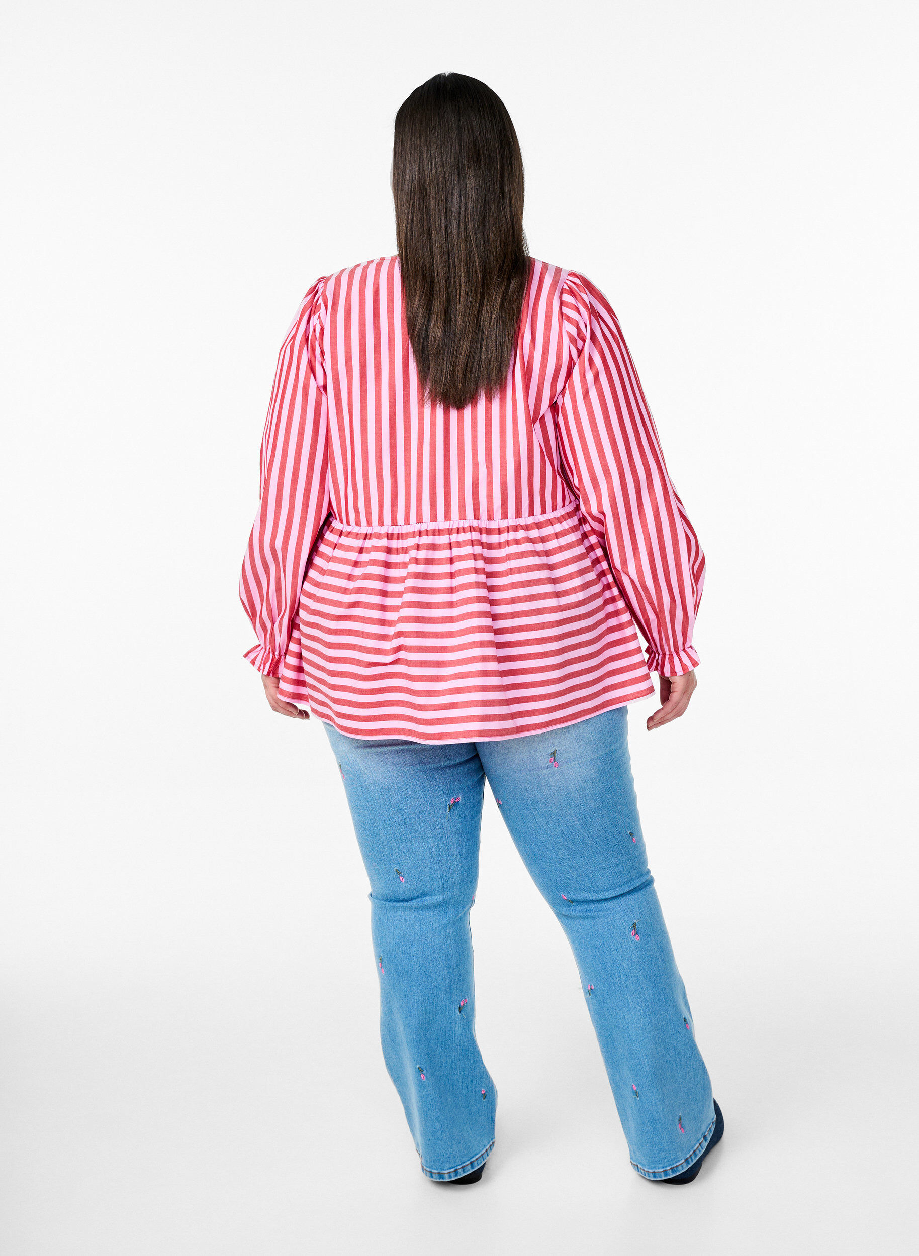 ZizziBootcut Jeans mit gestickten Blumen, Blau, Model image number 1