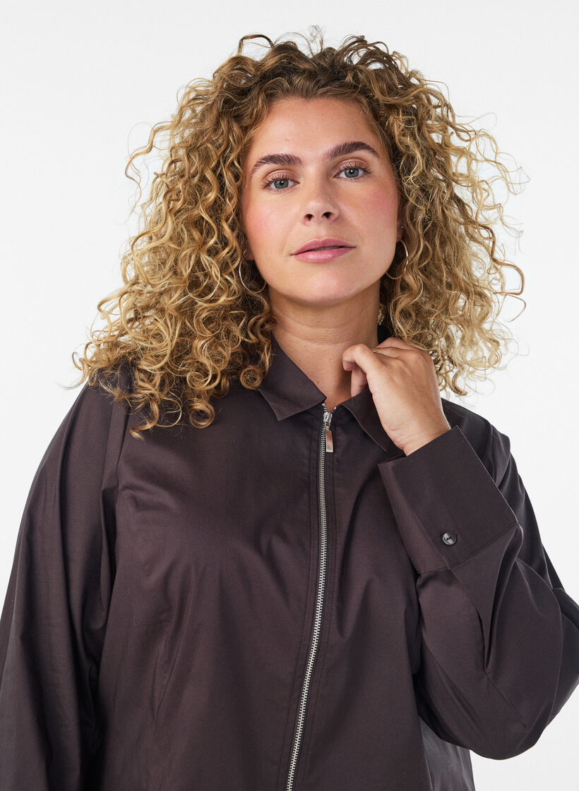 Kurzes Shirt mit Zwei-Wege-Rei&szlig;verschluss, Braun, Model image number 3