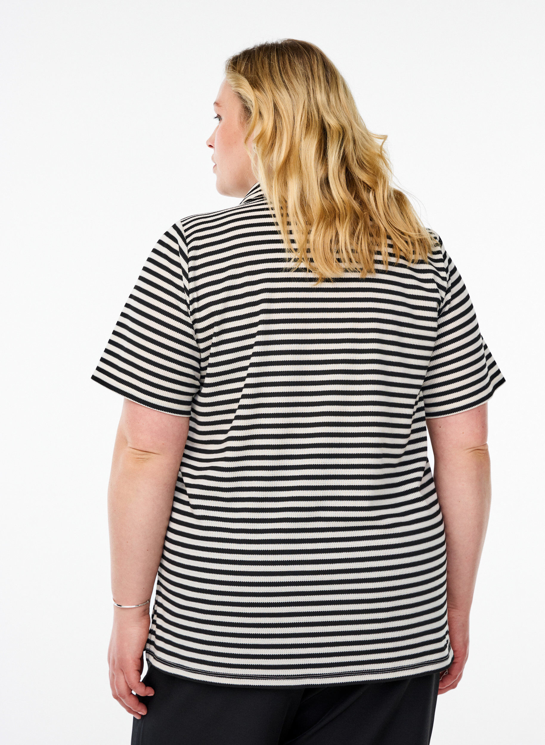 ZizziKurz&auml;rmeliges Poloshirt mit Streifen, Schwarz, Model image number 2