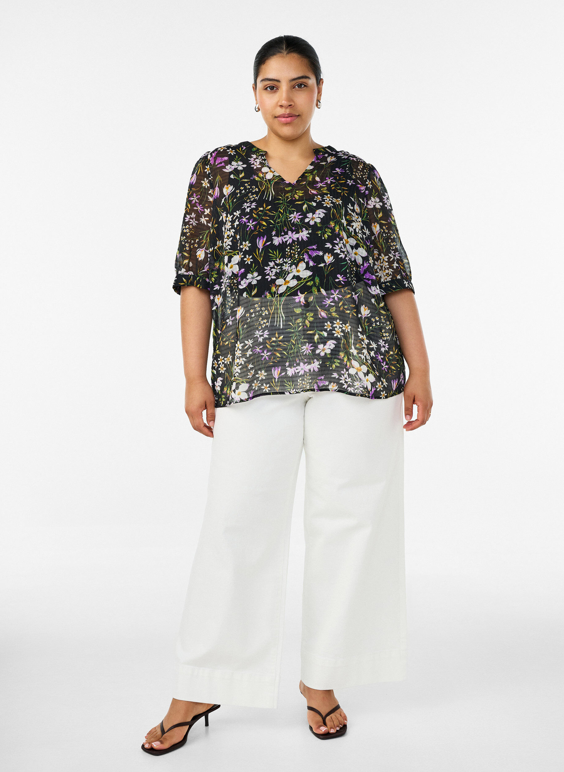 ZizziGebl&uuml;mte Bluse mit V-Ausschnitt, Schwarz, Model image number 1