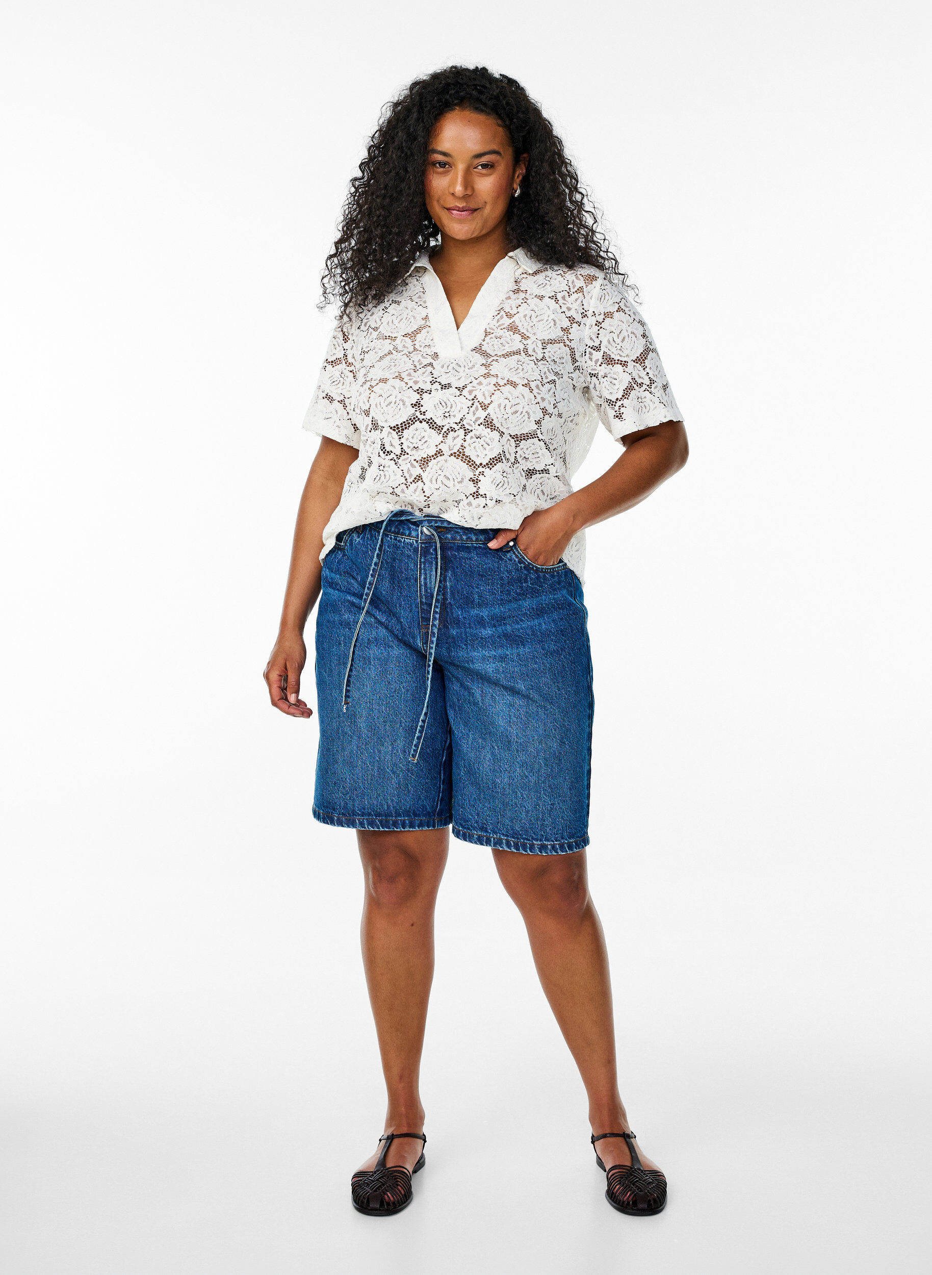 ZizziSpitzenbluse mit Kragen und V-Ausschnitt, Vanille, Model image number 1